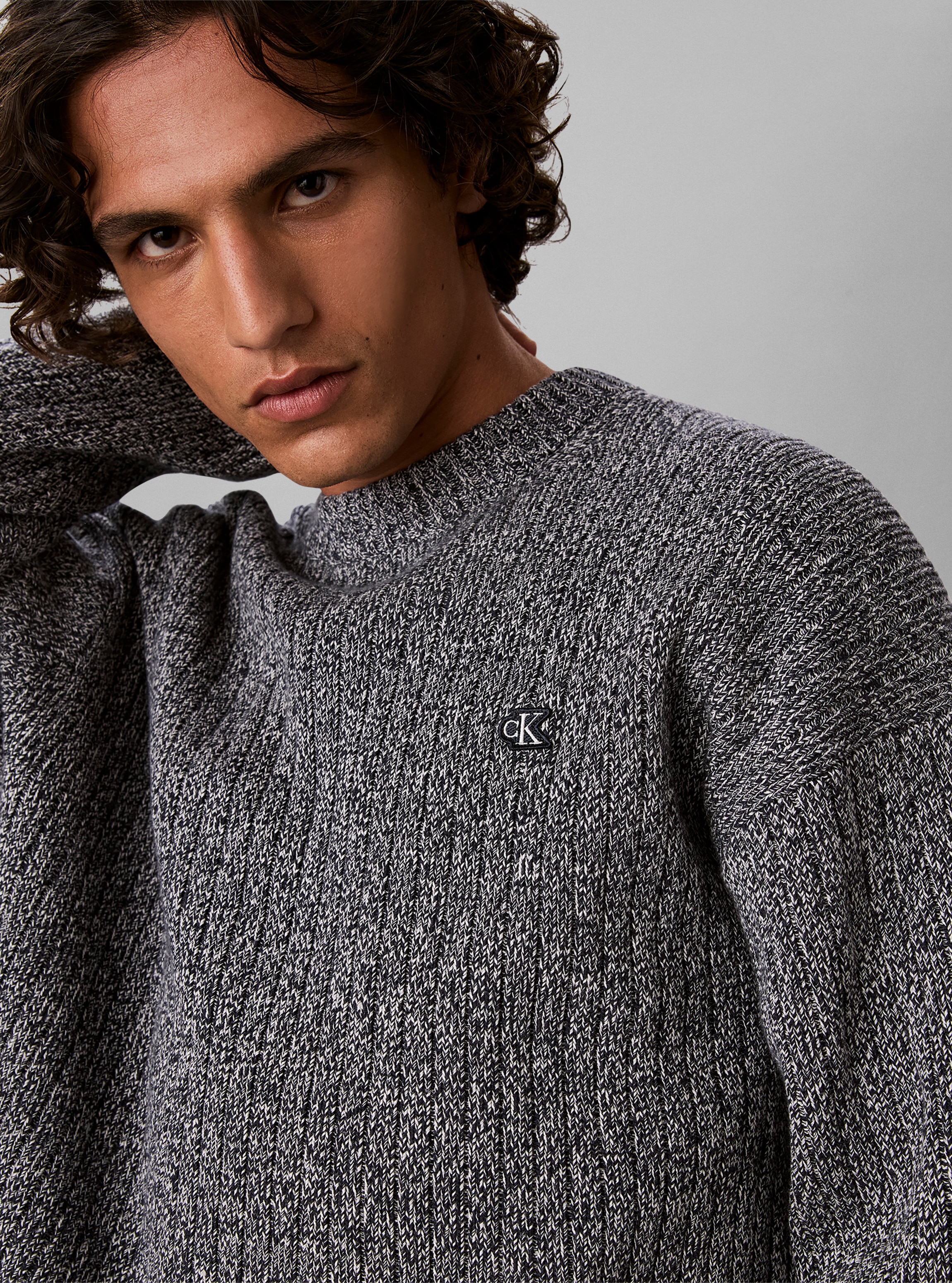 Calvin Klein Pull en tricot Tricot côtelé, coupe régulière, broderie de logo
