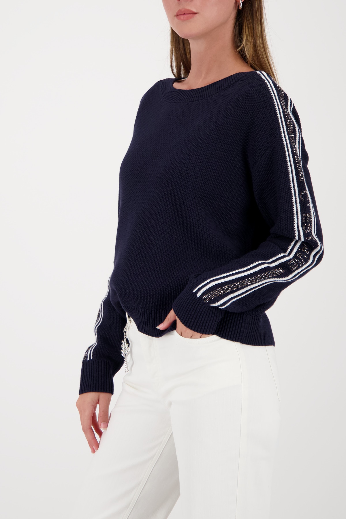 Monari Strickpullover Regular Fit, Streifendetails, Strasssteinschriftzug