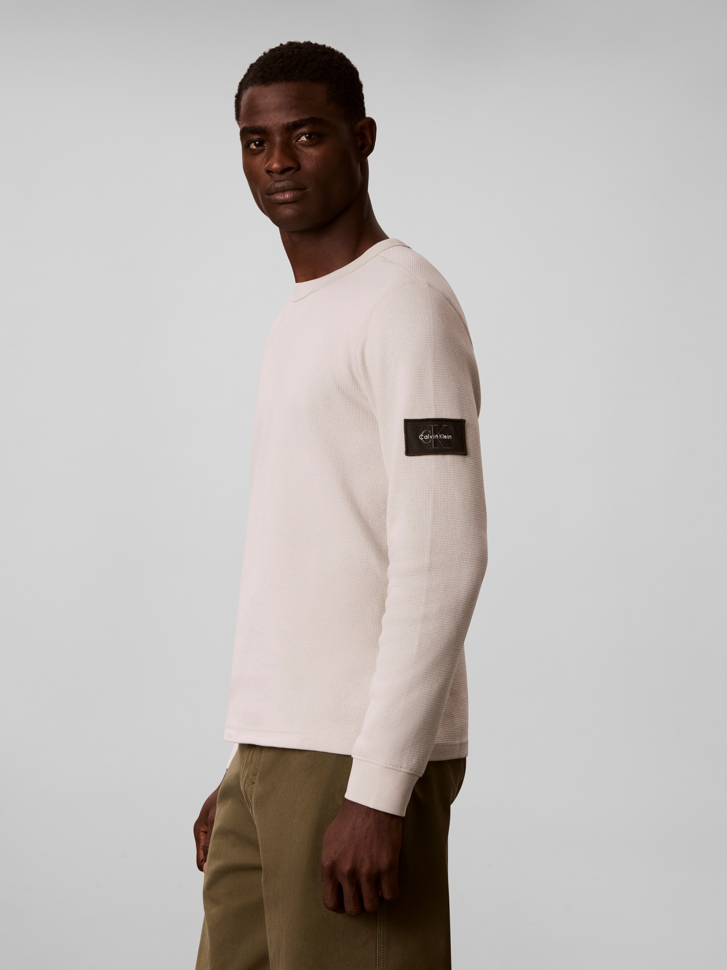Calvin Klein Jeans Langarmshirt »WAFFLE BADGE CREWNECK TEE« Regular fit, Badge, Rundhalsausschnitt