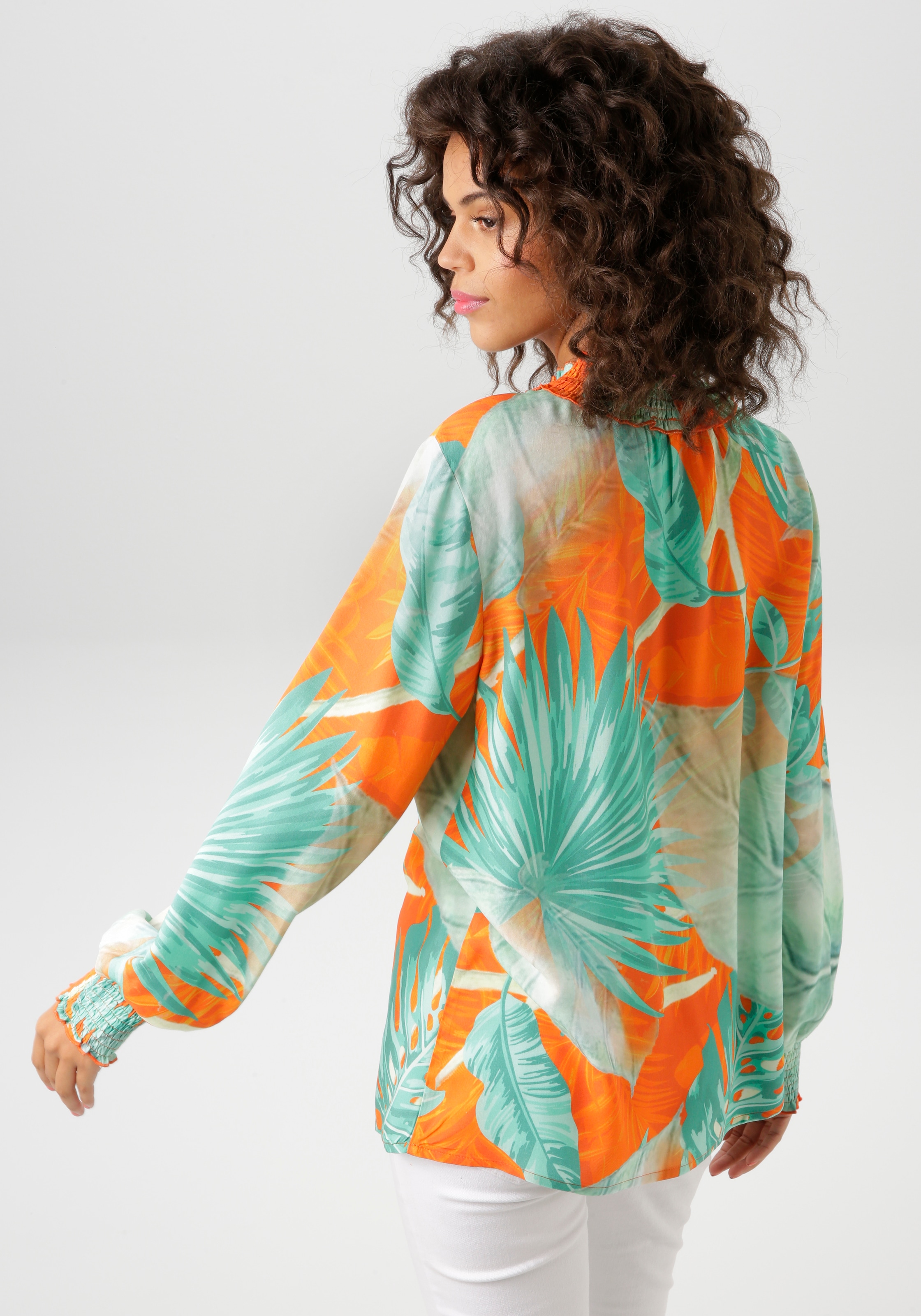 Aniston CASUAL Schlupfbluse mit grossflächigen Blätterdruck im Batik-Dessin