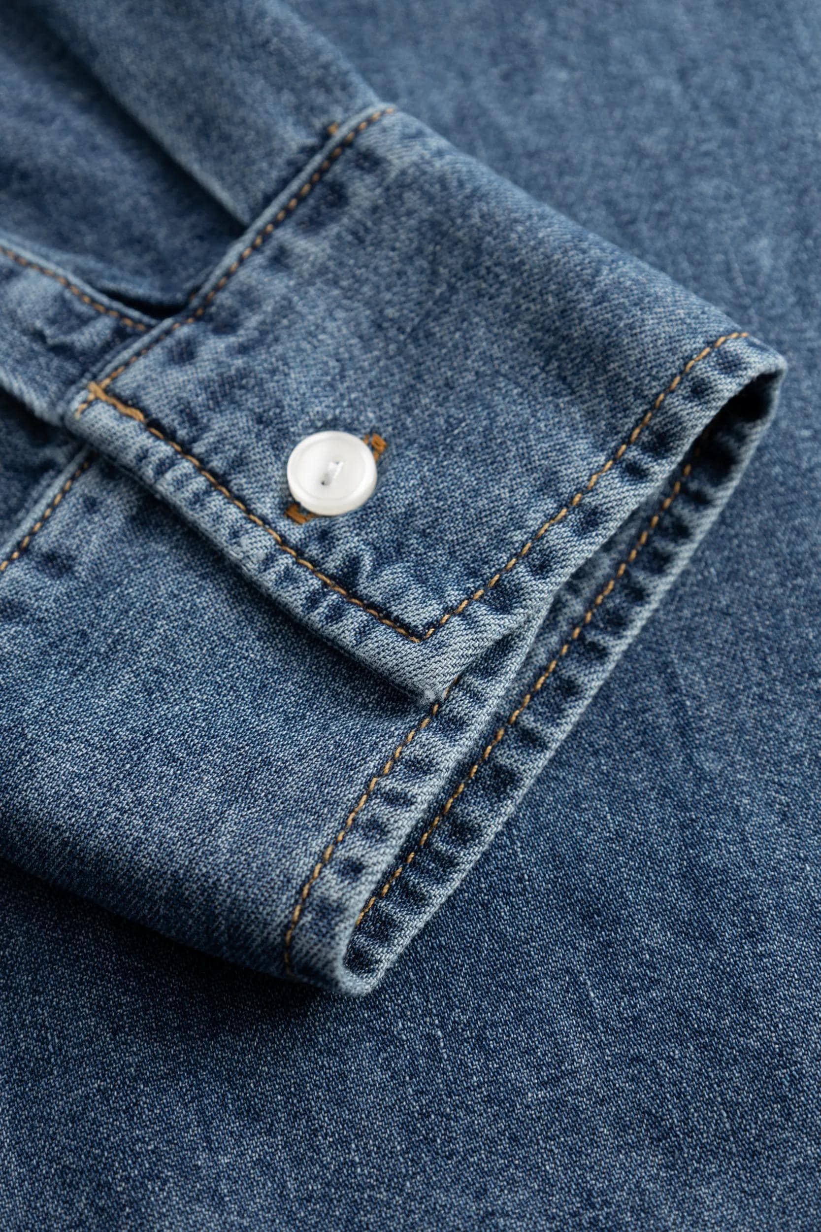 JOOP! Blouse en jean »Ude« coupe régulière avec col chemise et pli au dos,