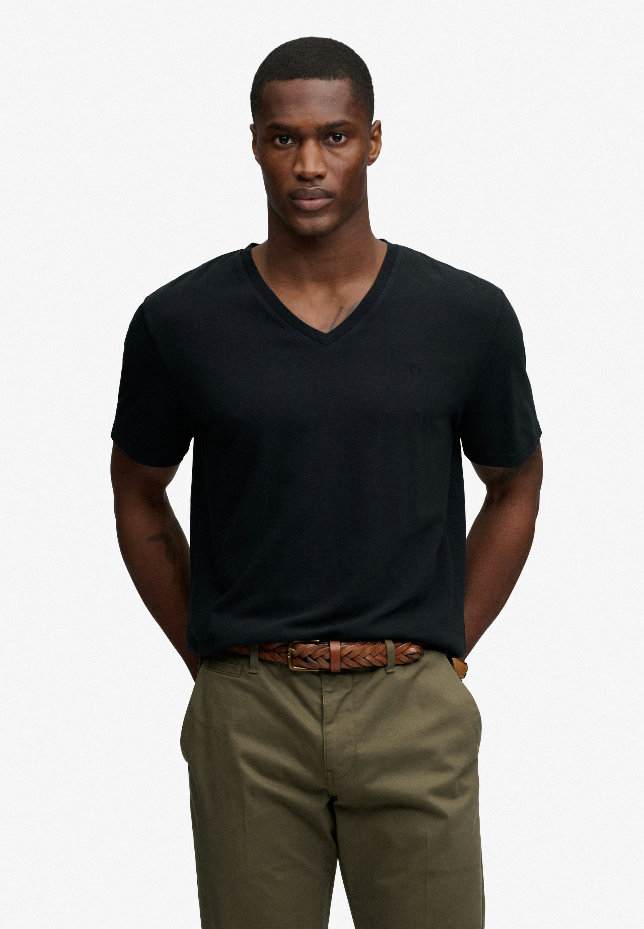 Superdry Rundhalsshirt »CLASSIC COTTON LINEN VEE« Baumwollmischung, relaxed fit aus luftig leichtem Baumwoll-Leinen-Mix