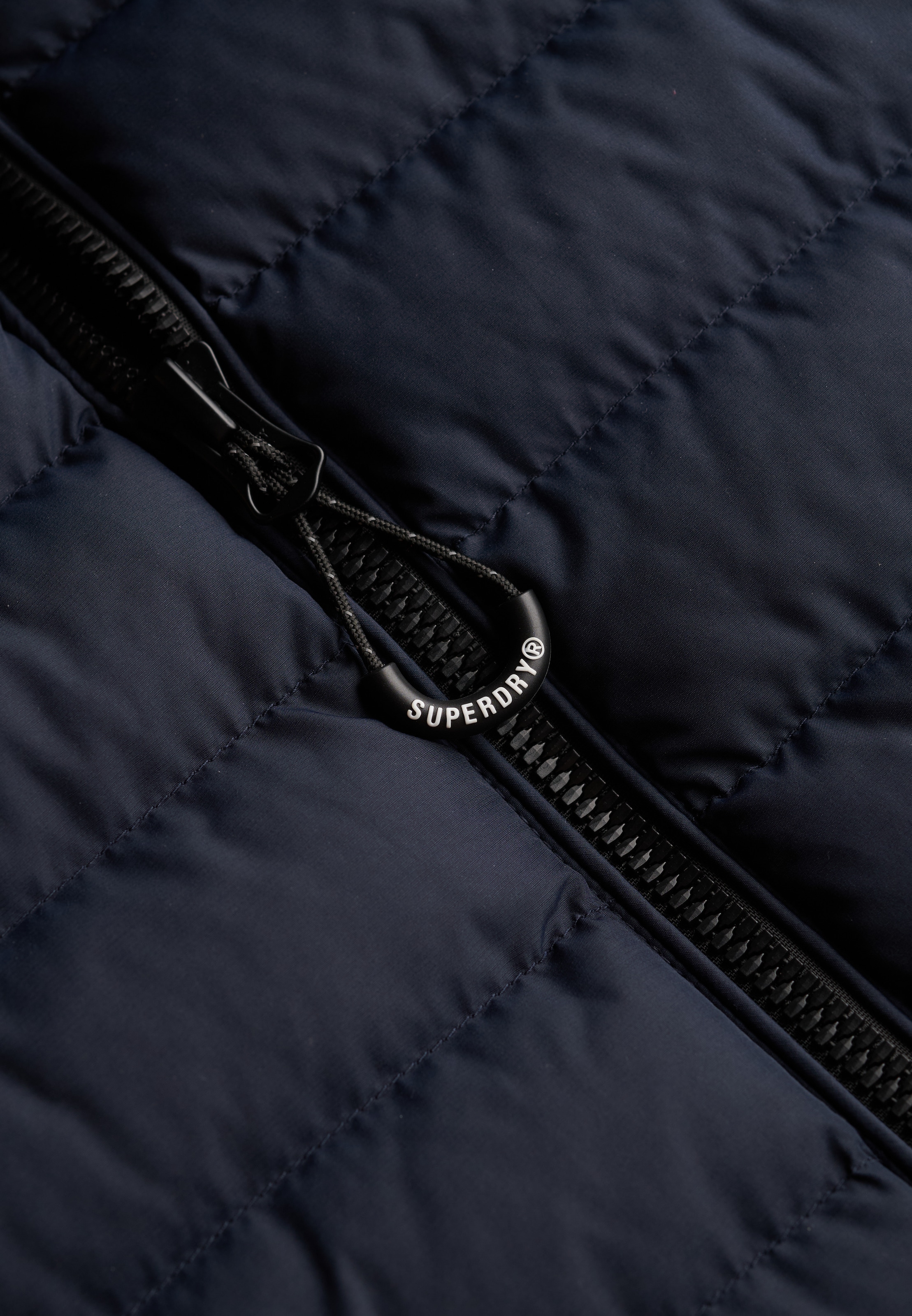 Superdry Steppjacke »FUJI PRINT PADDED JACKET« ohne Kapuze Slim Fit, mit Reissverschluss, in unifarbener Optik
