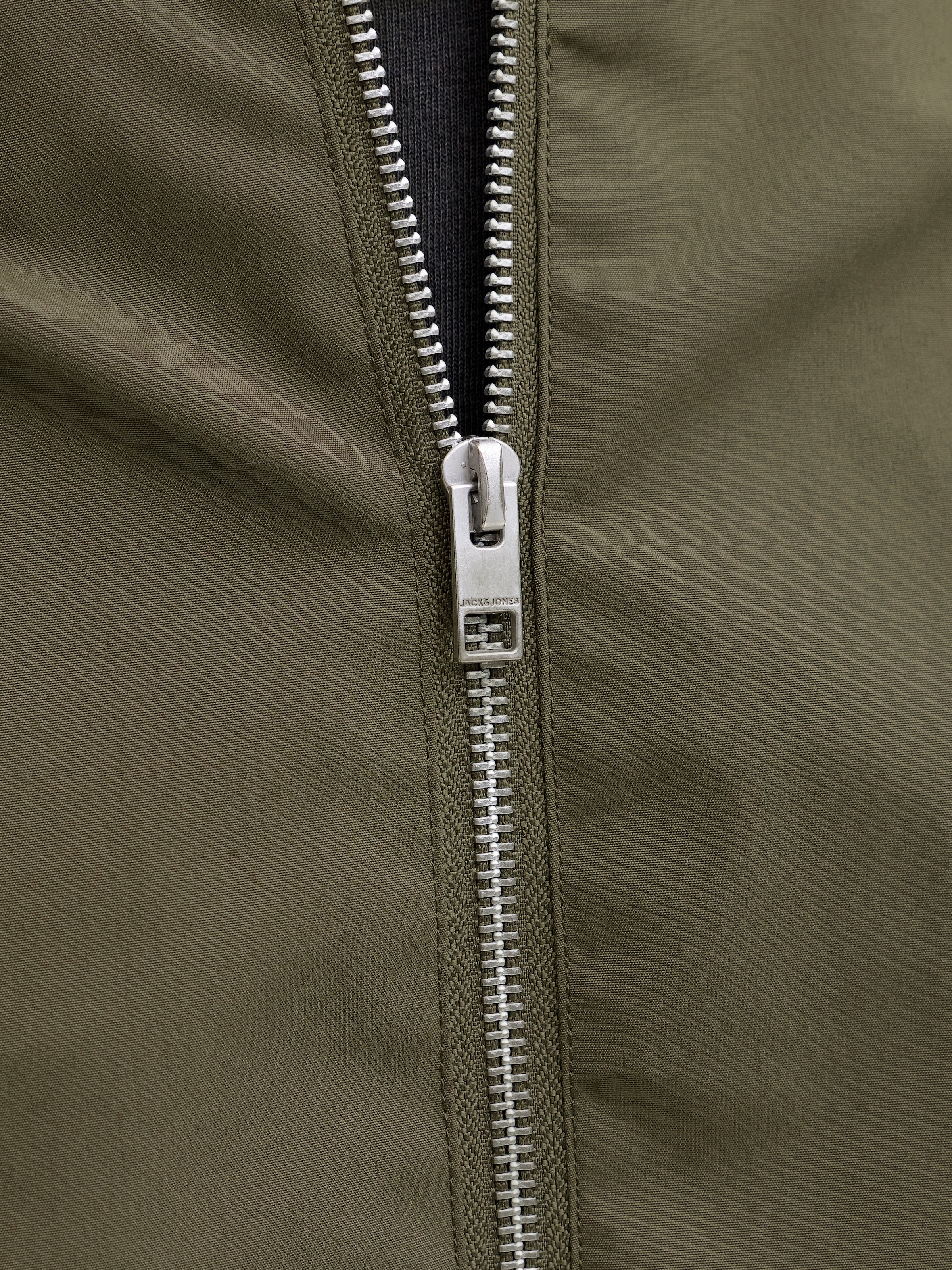 Jack & Jones Blouson »JJERUSH mit Stehkragen und Reissverschlusstaschen« ohne Kapuze unifarben, modisch, regular fit, Polyester