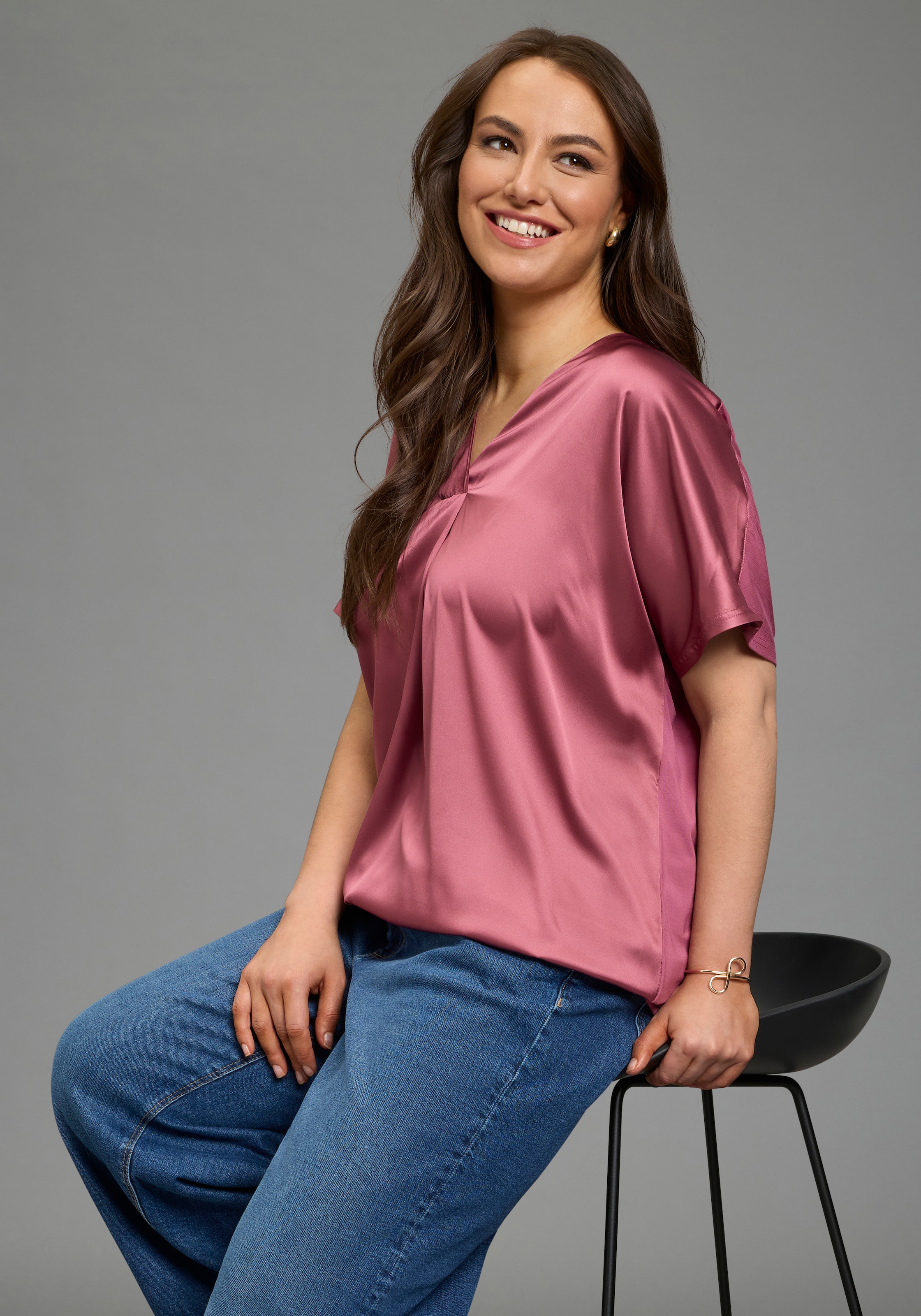 Laura Scott CURVE Satinbluse figurumspielende Passform, mit Falteneinsatz vorne, V-Ausschnitt