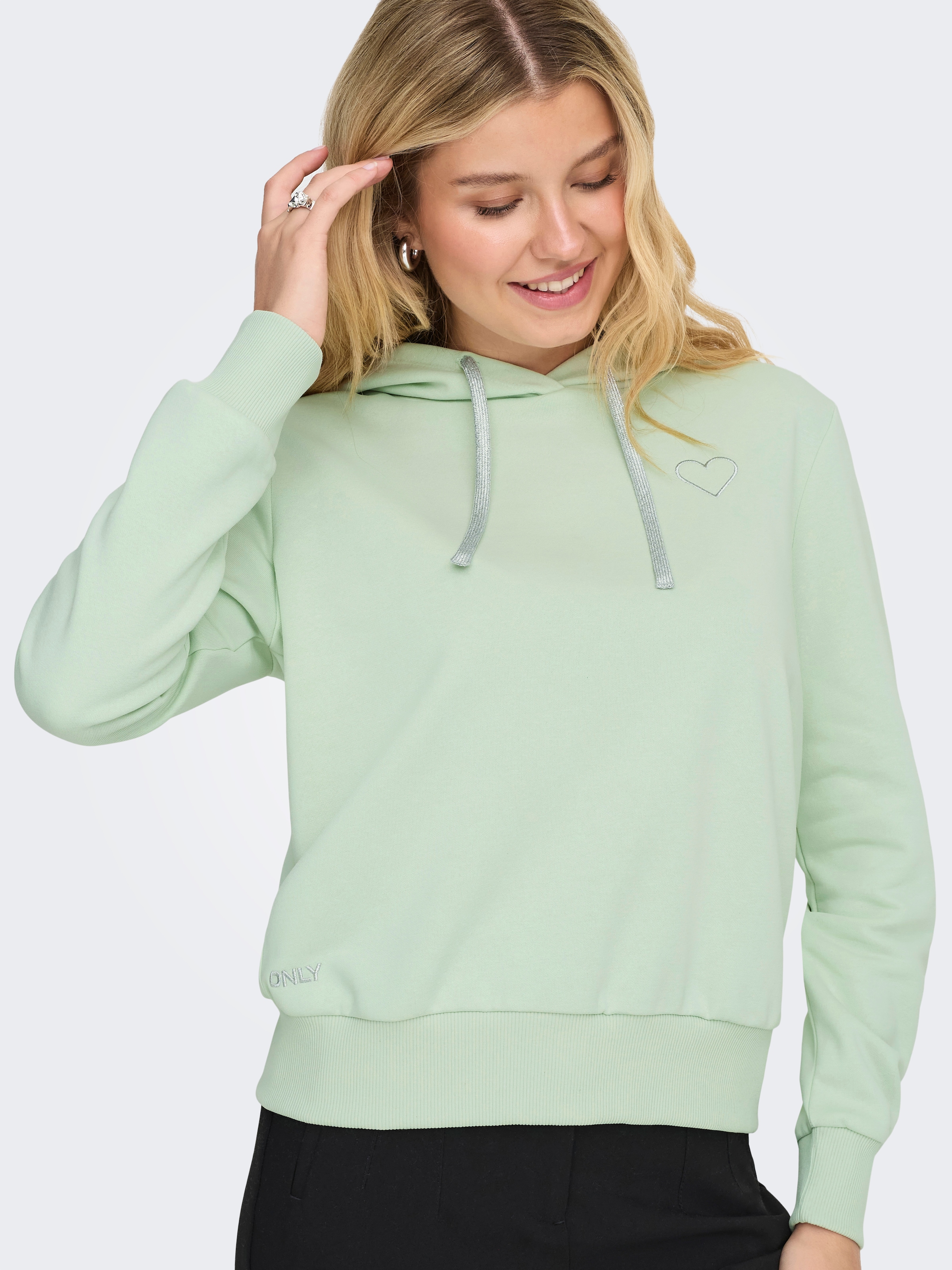 ONLY Sweat à capuche »ONLNOLI L/S HEART HOOD SWT NOOS«, mélange coton, coupe régulière
