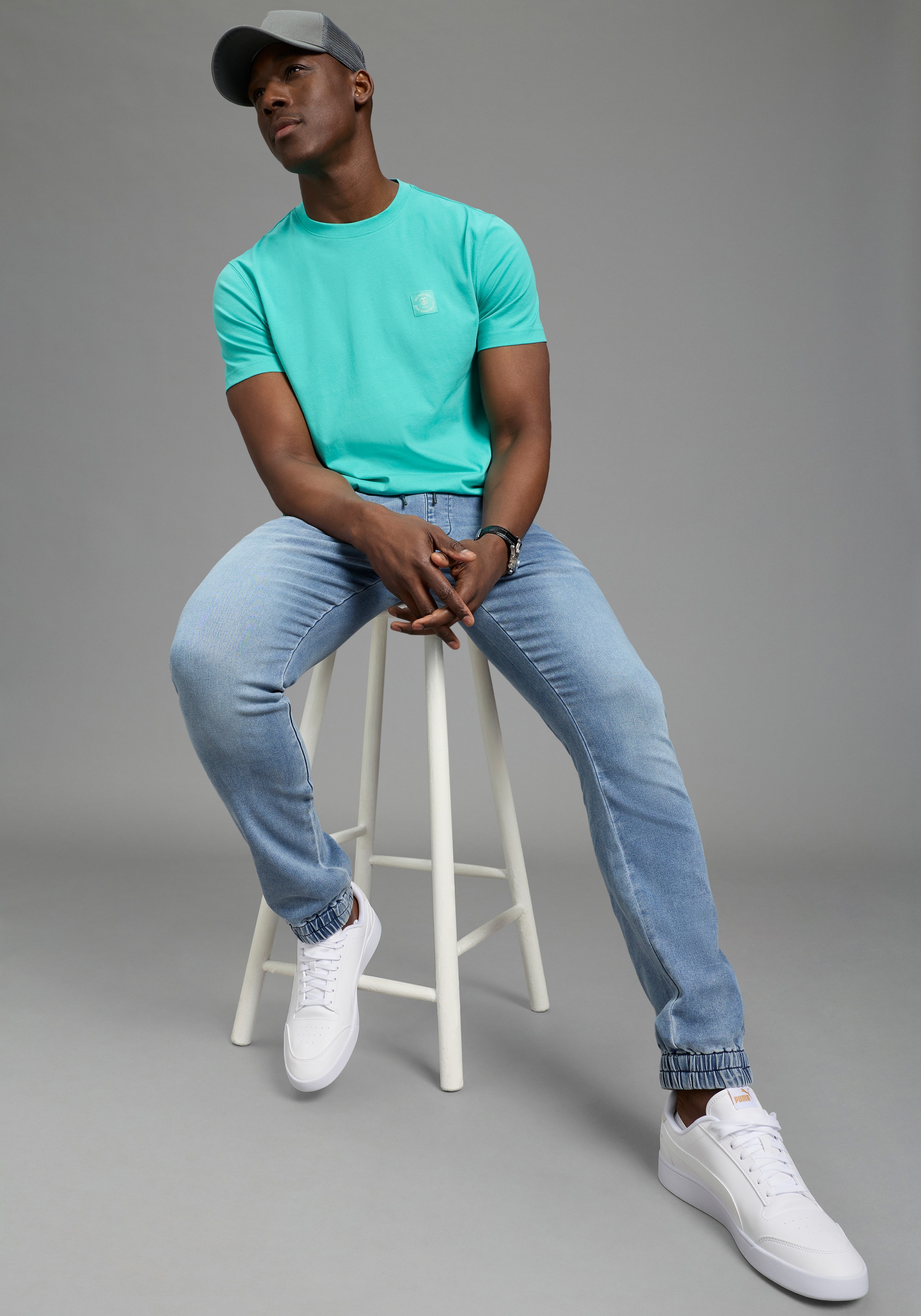 DELMAO Shirt à col rond »Neue Kollektion!« casual Stil, Kurzarm, normale Passform, mit Print-Applikation