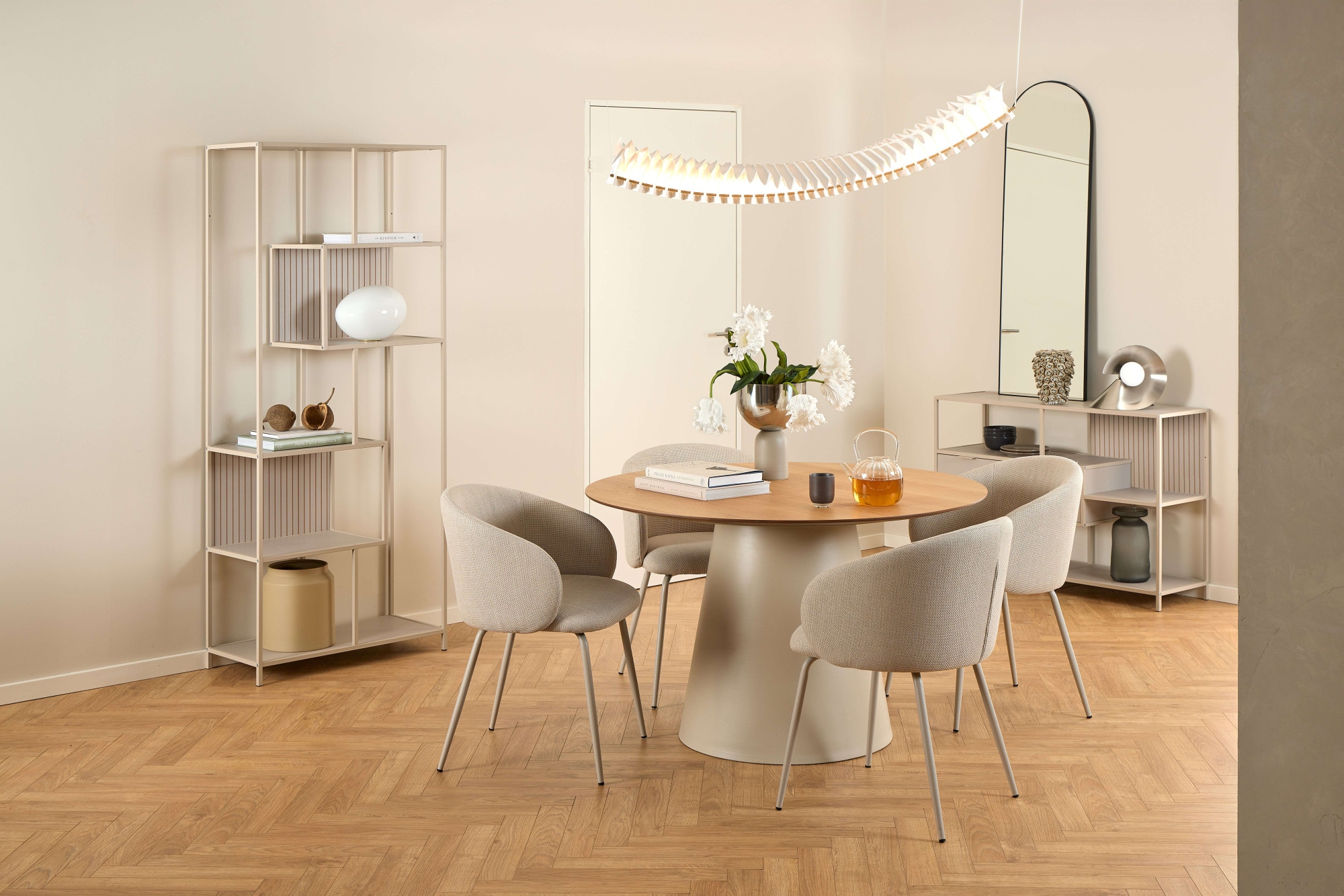 ACTONA GROUP Chaise de salle à manger »Eleanor Esszimmerstuhl mit Armlehnen, 2 Stück, weicher Stoff« (Set) Stahlgestell, organisch,  zeitloses skandinavisches Design