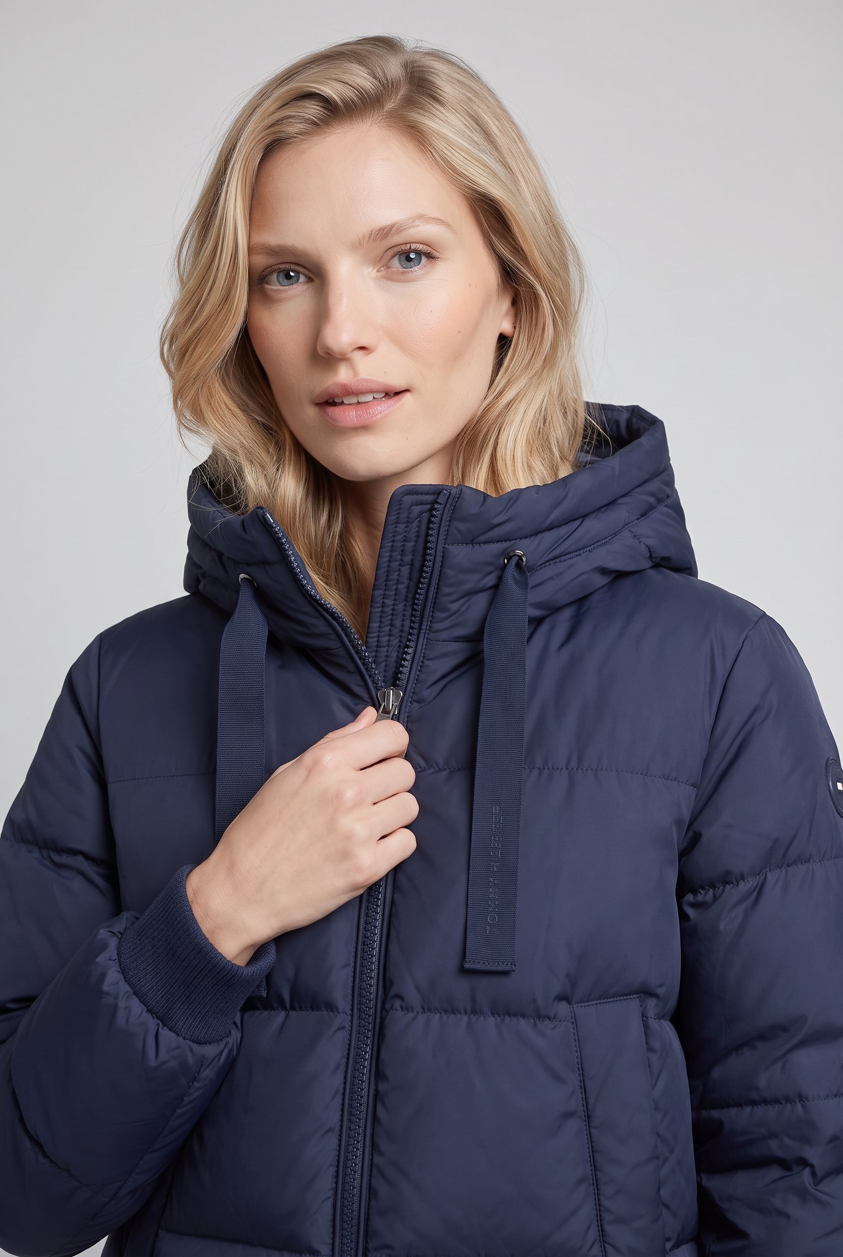 Tommy Hilfiger Veste matelassée »TH TAPE DOWN JACKET W/HOOD« avec capuche Kunstfaser