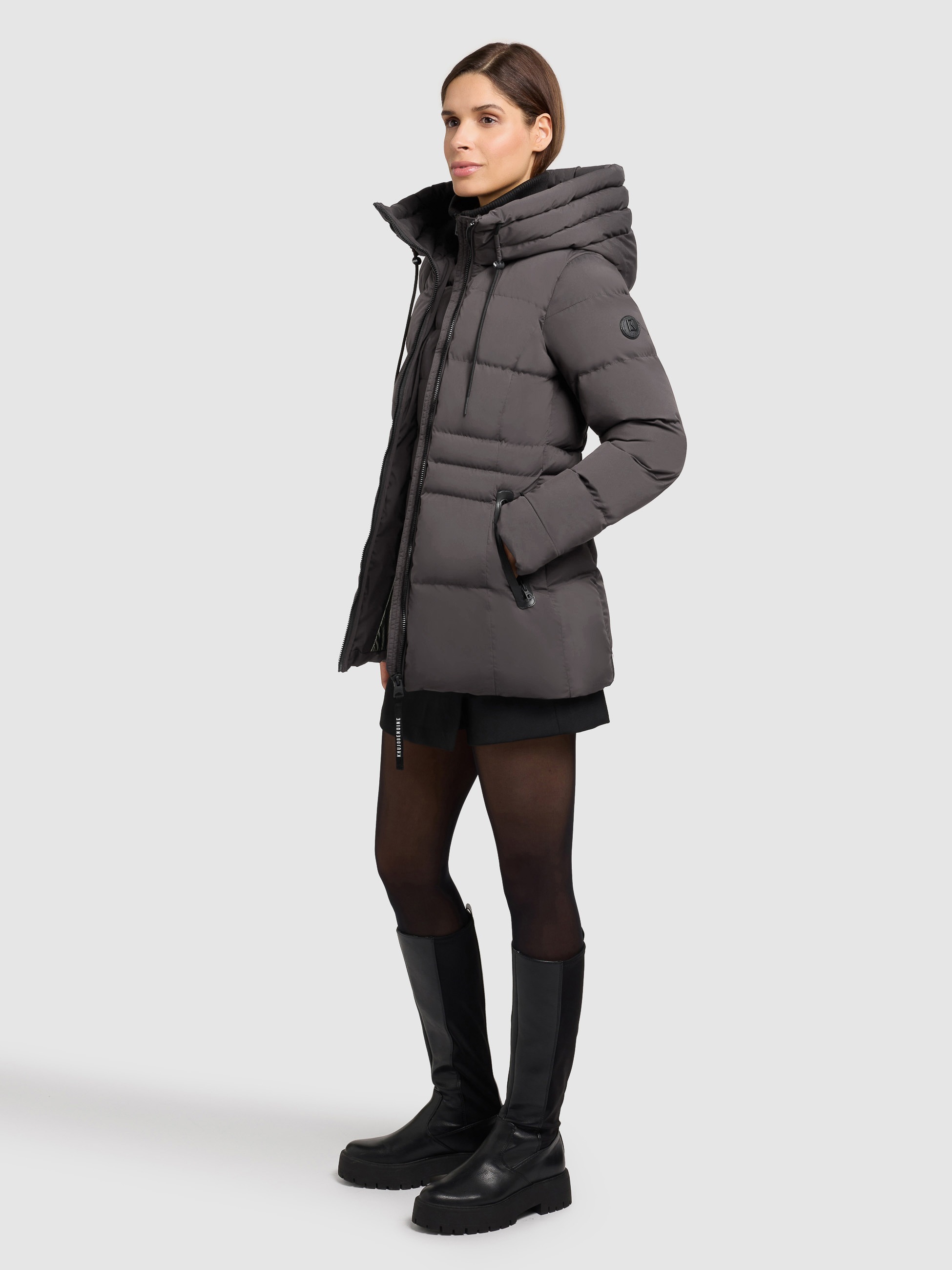 khujo Veste matelassée »MATLA« mit Kapuze Reissverschlusstaschen mit Fleecefutter, eine Ärmeltasche