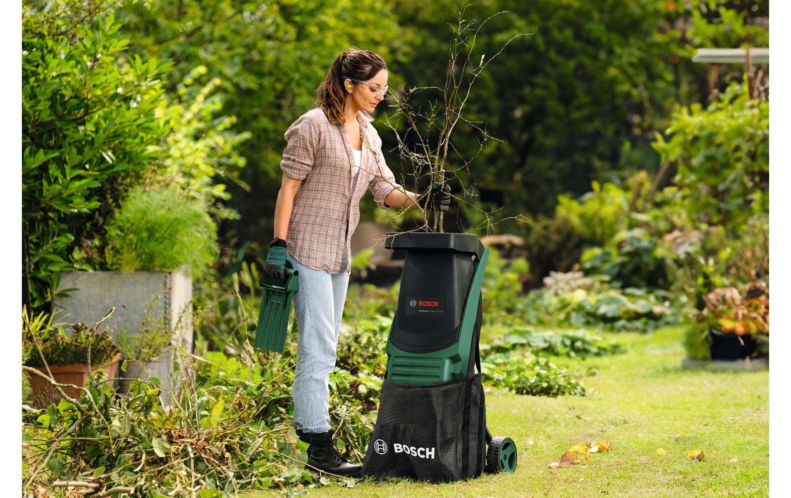 BOSCH Broyeurs de végétaux »UniversalShredder 2x18V-25« kraftvolle 36V-Leistung durch 2x 18V-Akku