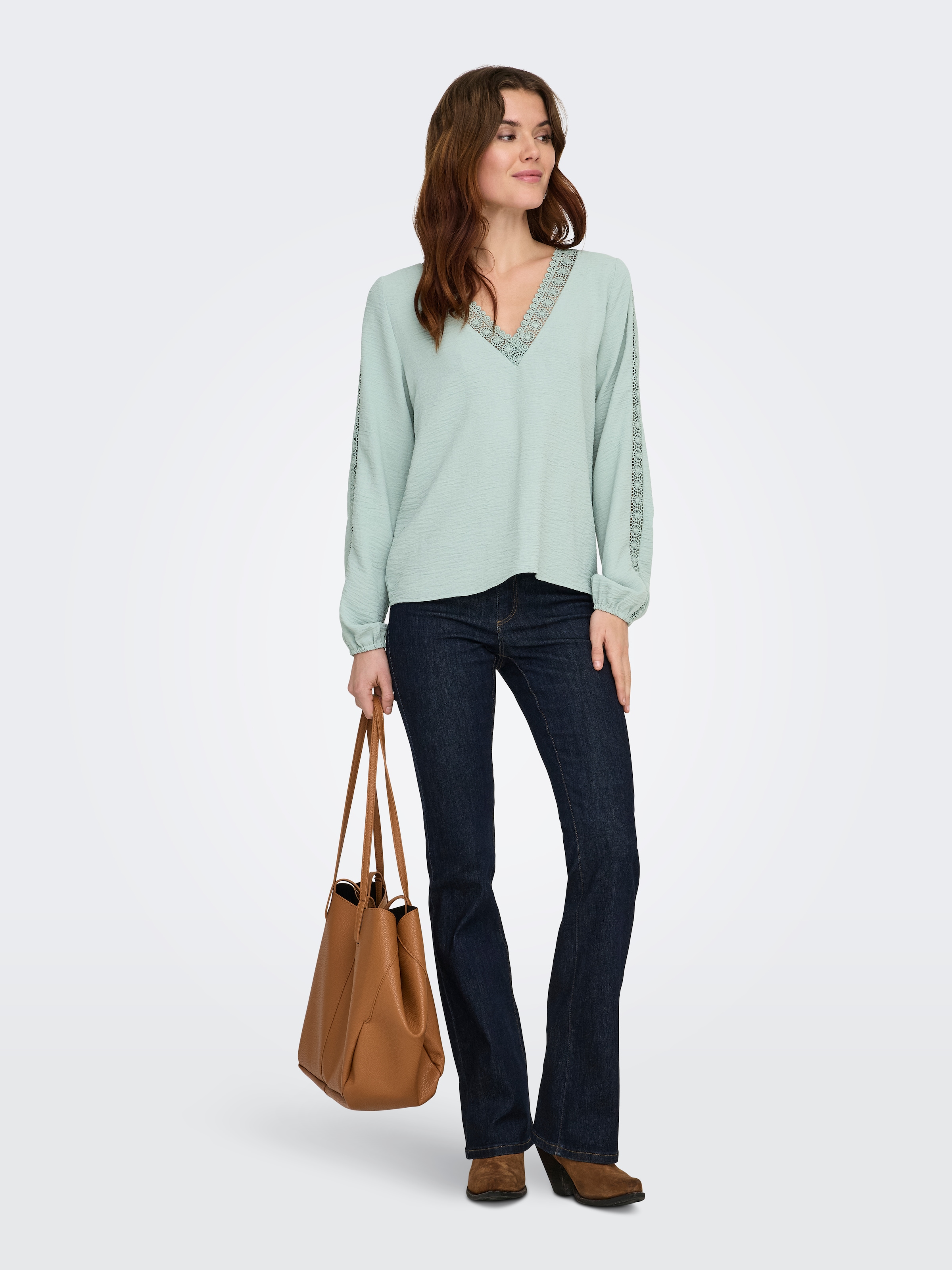 ONLY Blouse à manches longues »ONLGREGOR METTE LS LACE TOP WVN« Kunstfaser, regular fit, V-Ausschnitt, Regular Waist