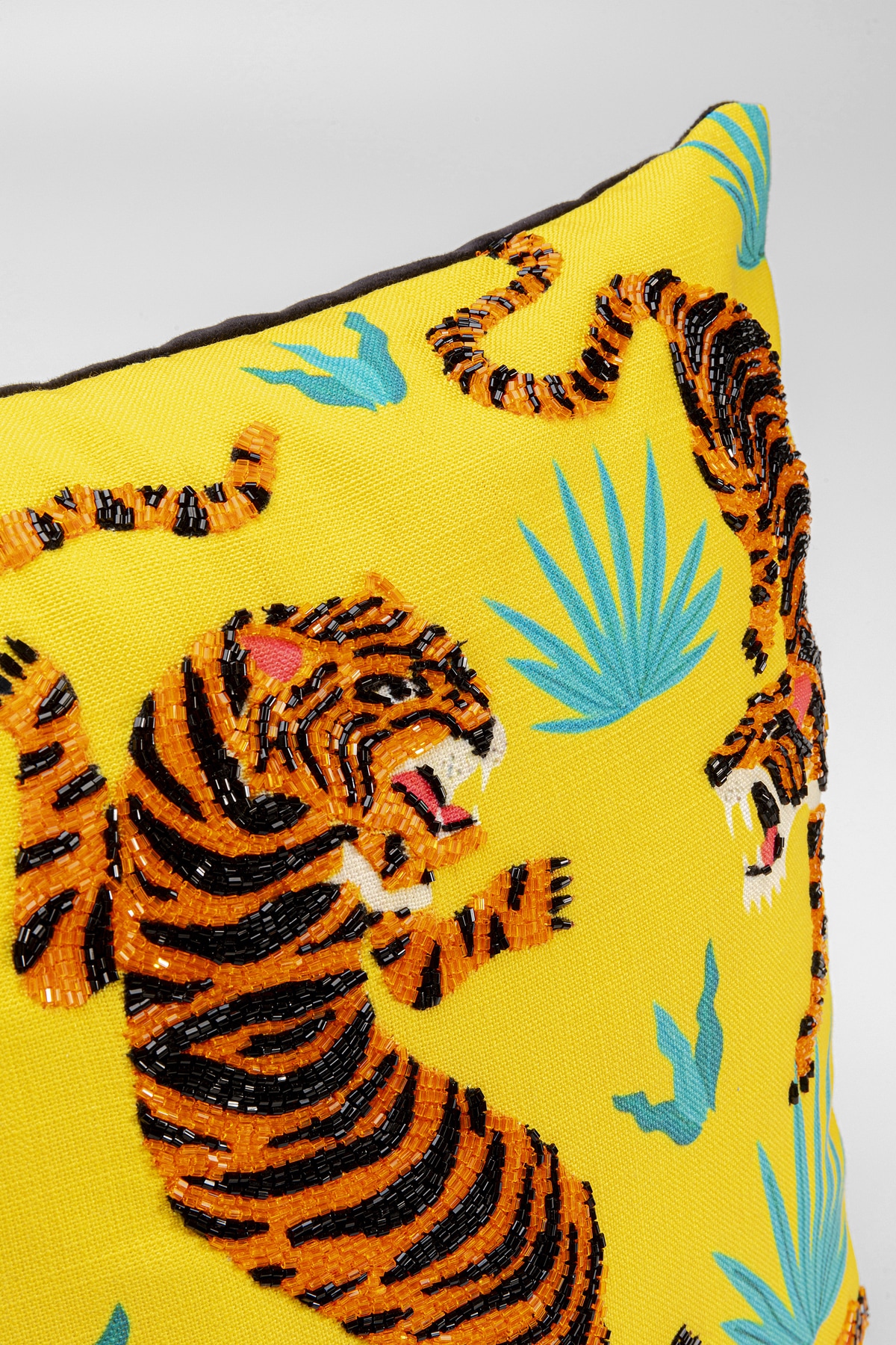 Kare Design Coussin décoratif »Tiger Love, Kissenhülle mit Füllung, 45x45 cm« soutient agréablement la tête et le cou pour un sommeil réparateur