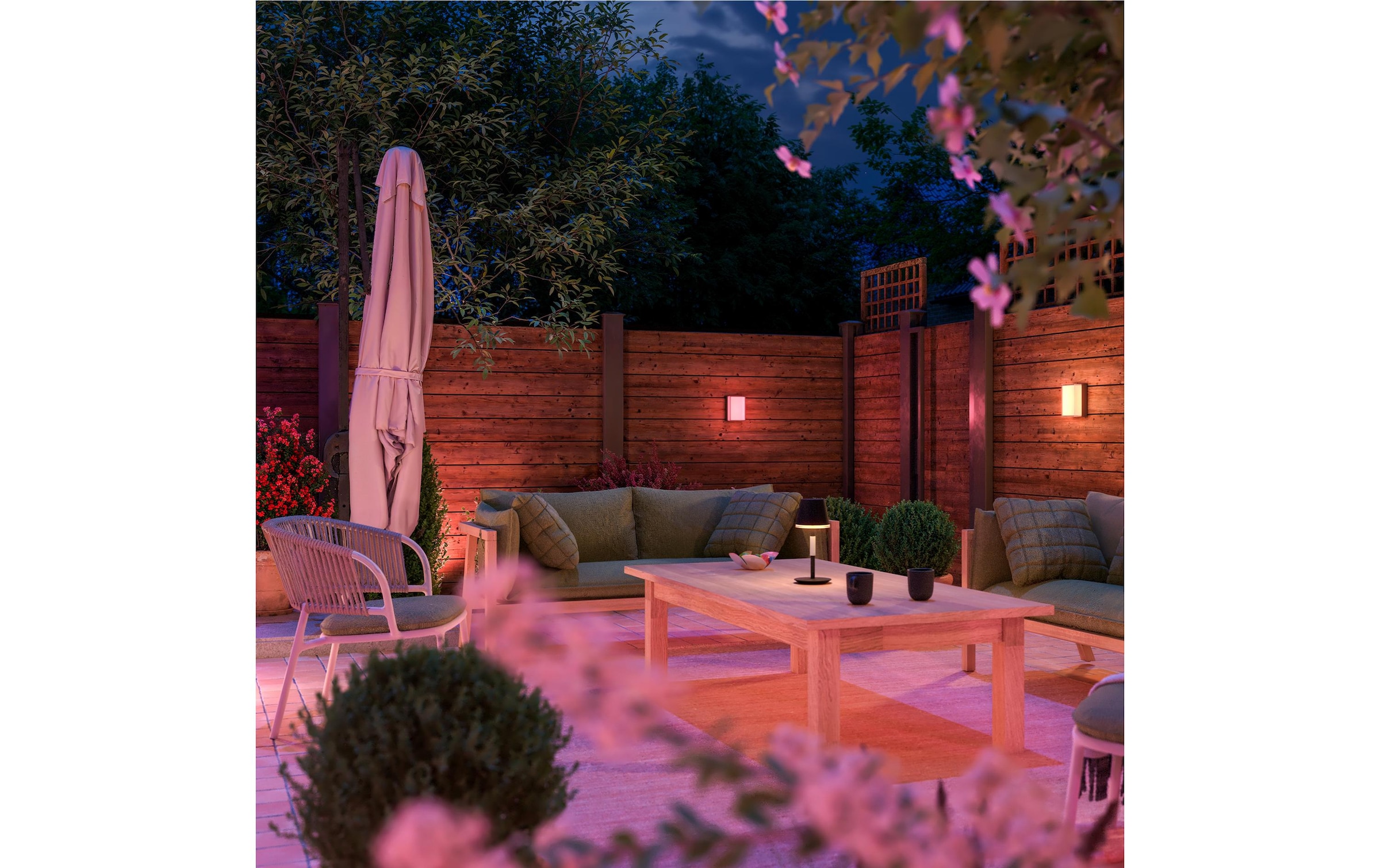 Philips Hue Aussen-Wandleuchte »Scenova Wandleuchte rechteckig Smart Outdoor« LED-Modul RGB