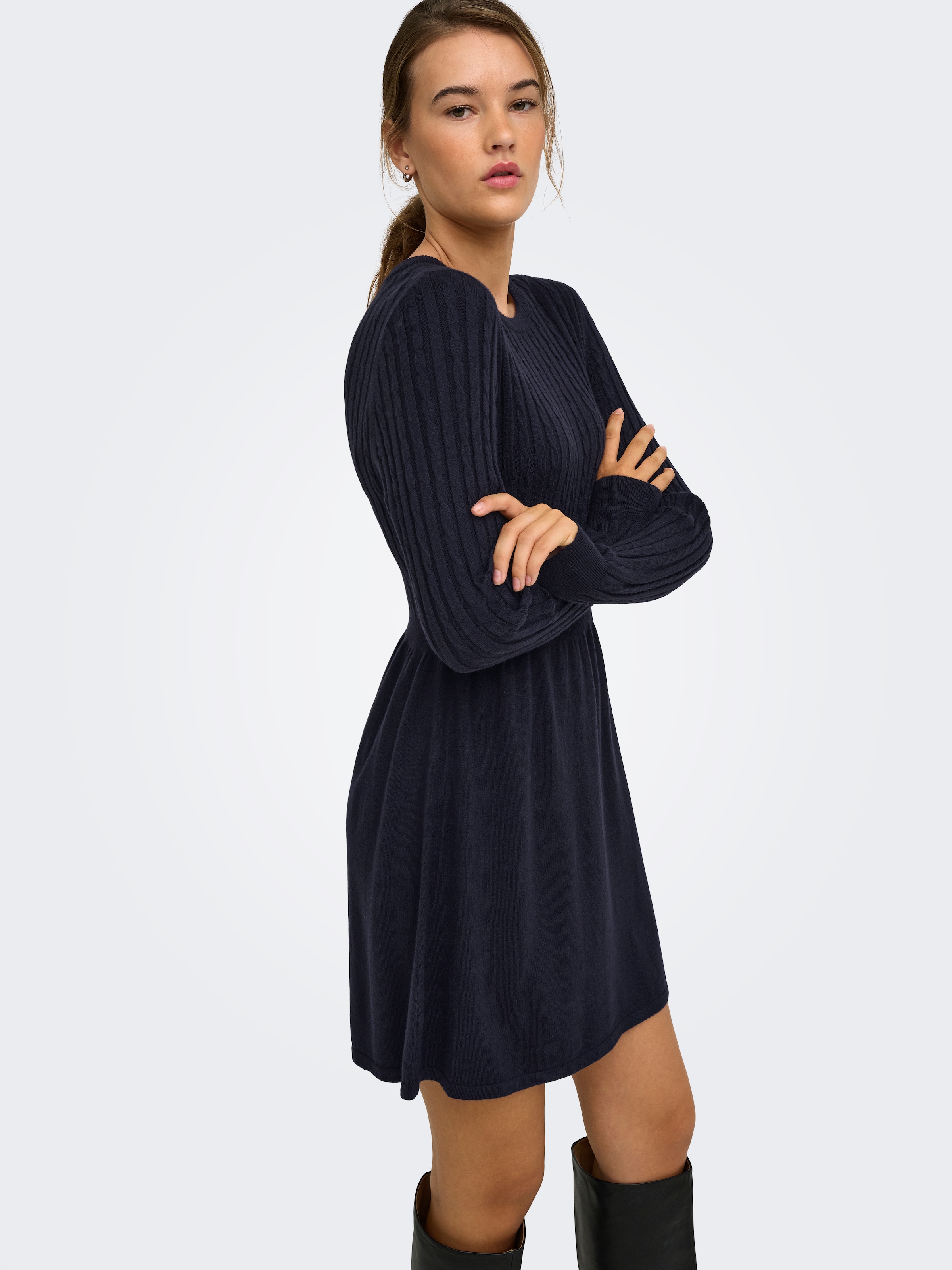 ONLY Robe en tricot »ONLFIA LS CABLE DRESS KNT« mélange viscose, coupe régulière