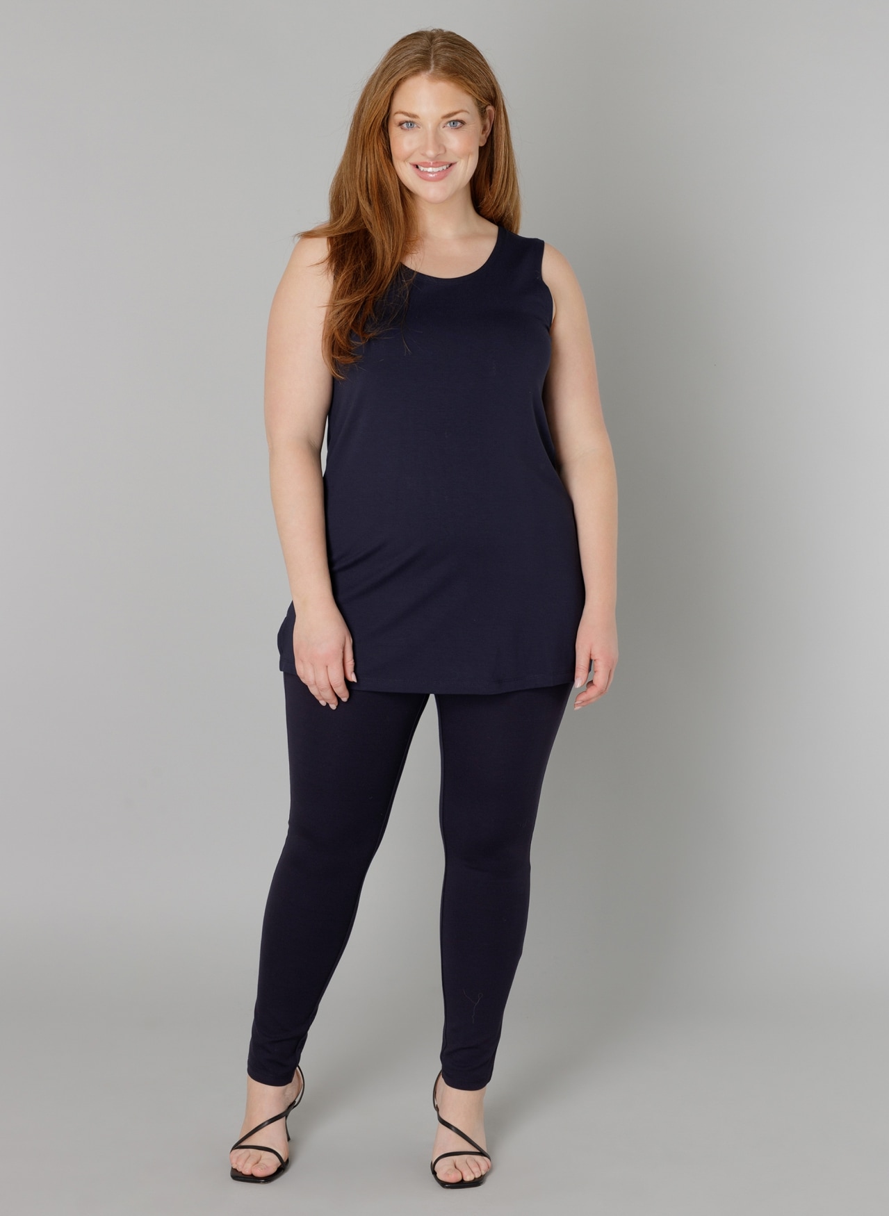 Base Level Curvy Top à bretelles Hüftbedeckender Schnitt mit Schlitzen am Saum