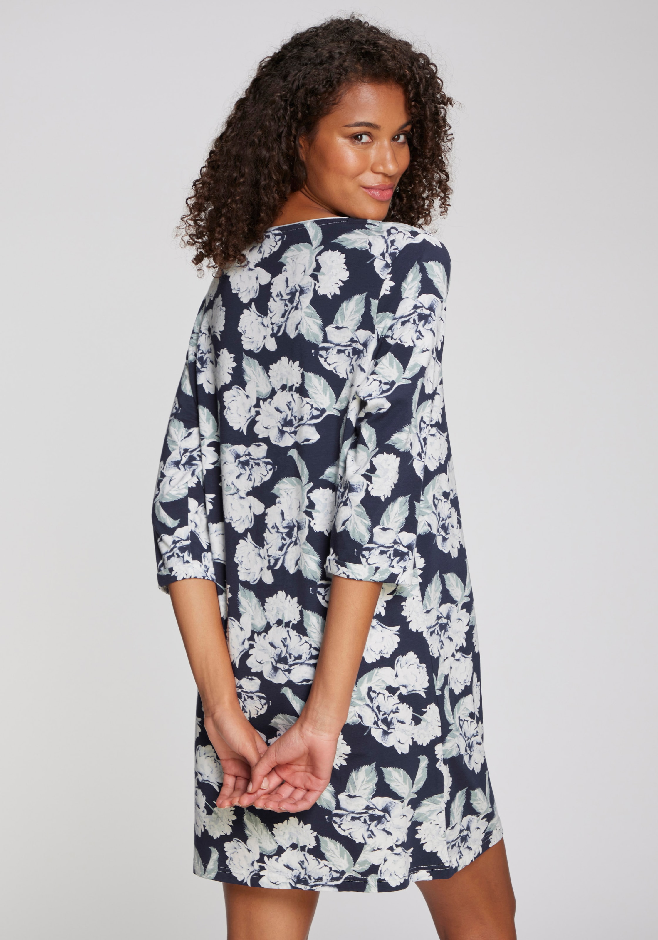 LASCANA Nachthemd mit schönem Blumenmuster