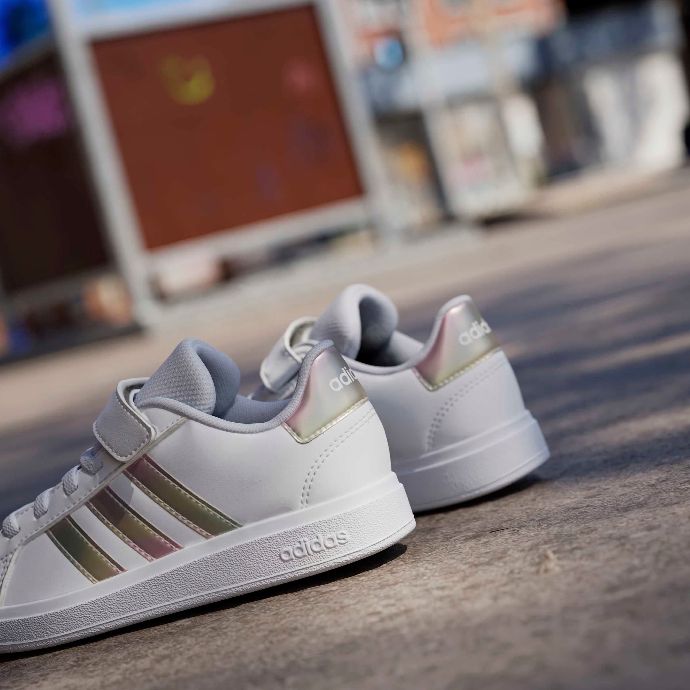adidas Sportswear Chaussures à scratch »GRAND COURT 2.0 KIDS«  Design auf den Spuren des adidas Superstar