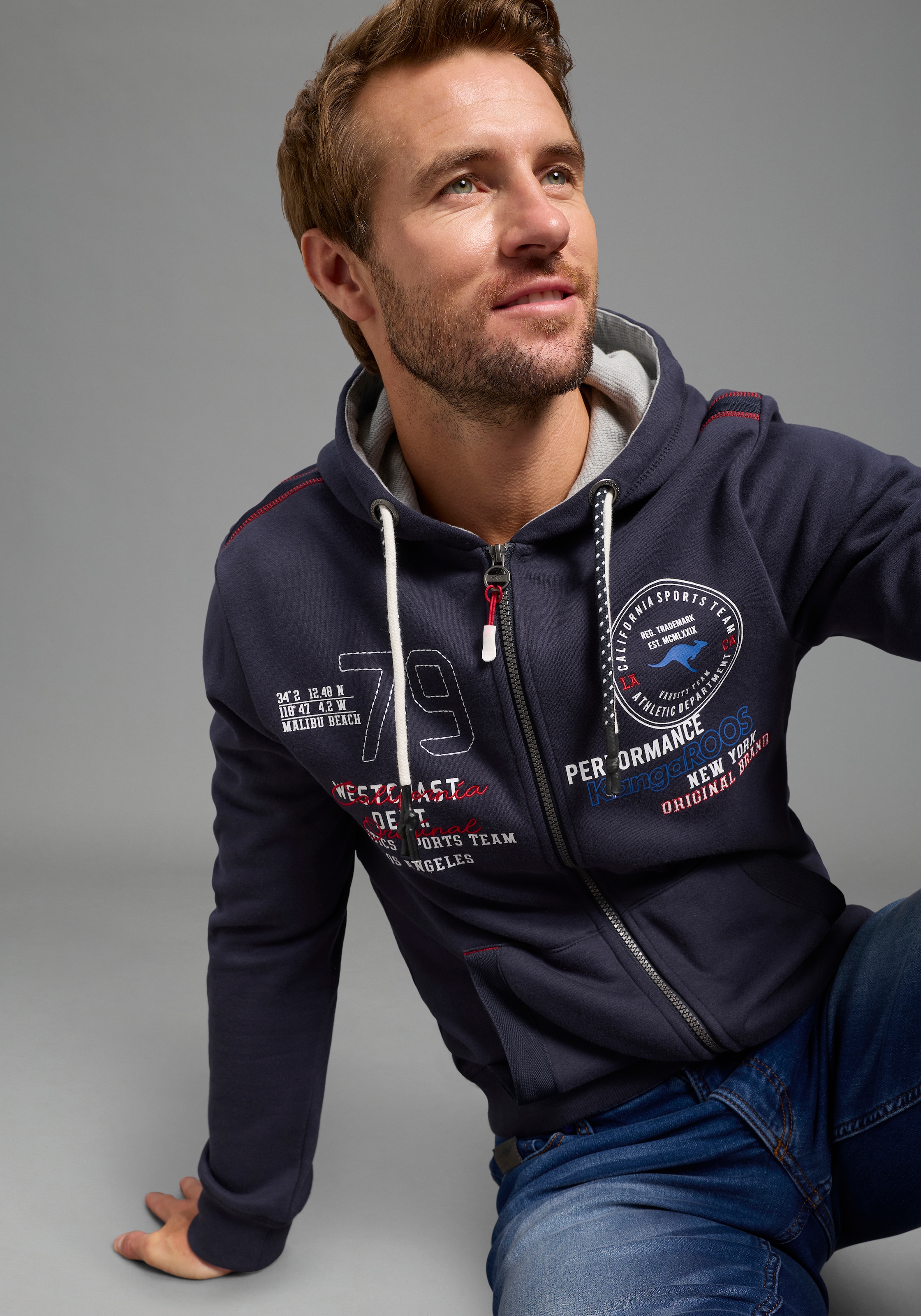 KangaROOS Sweat à capuche mit Kapuze und Kordelzug, aus angerauter Sweatware, schmale Passform