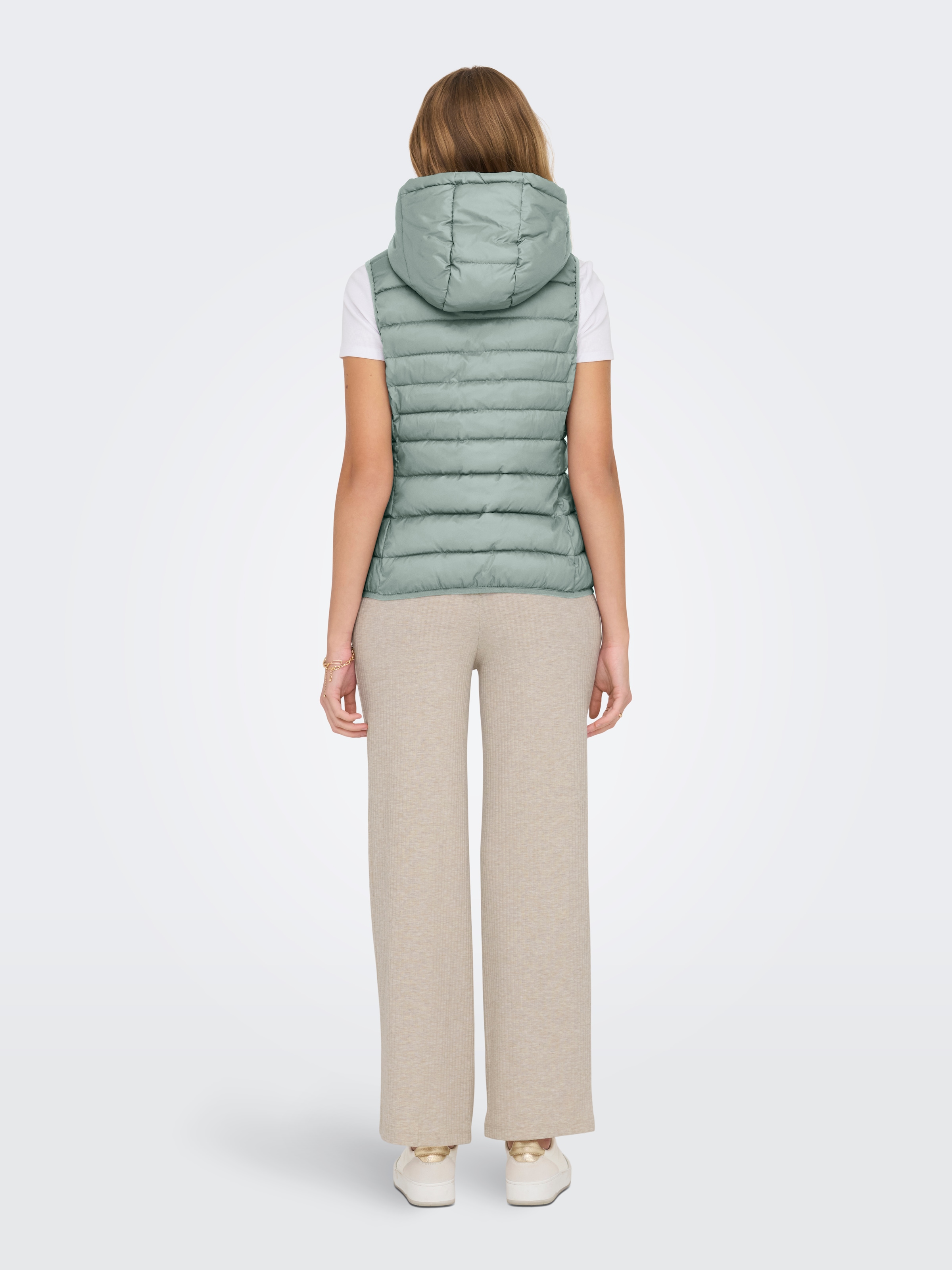 ONLY Gilet matelassé »ONLNEWTAHOE HOOD WAISTCOAT OTW NOOS« Kunstfaser