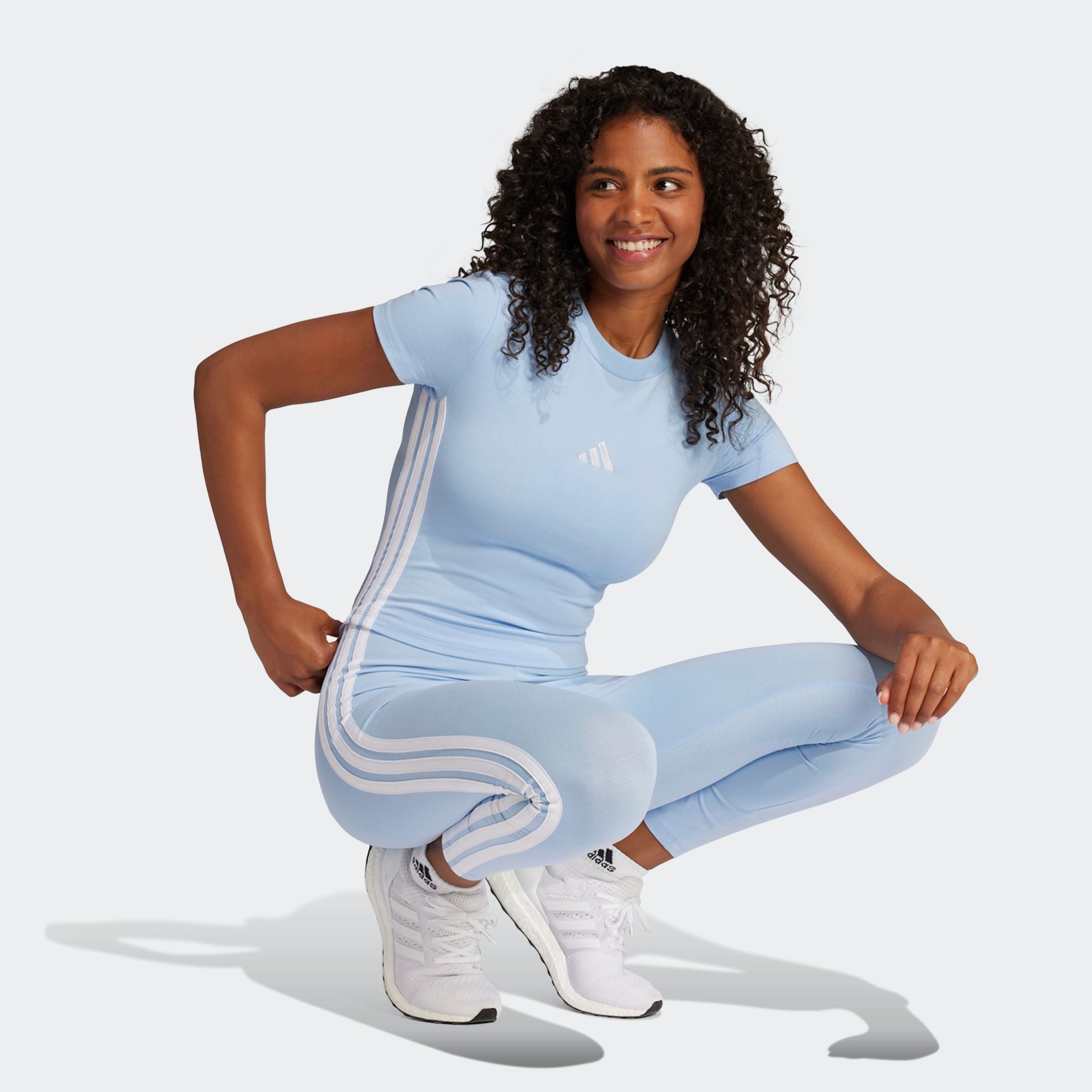 adidas Sportswear T-shirt »ESSENTIALS 3-STREIFEN SLIM BABY« schmale Passform, Rundhalsausschnitt, mit Elasthan-Anteil