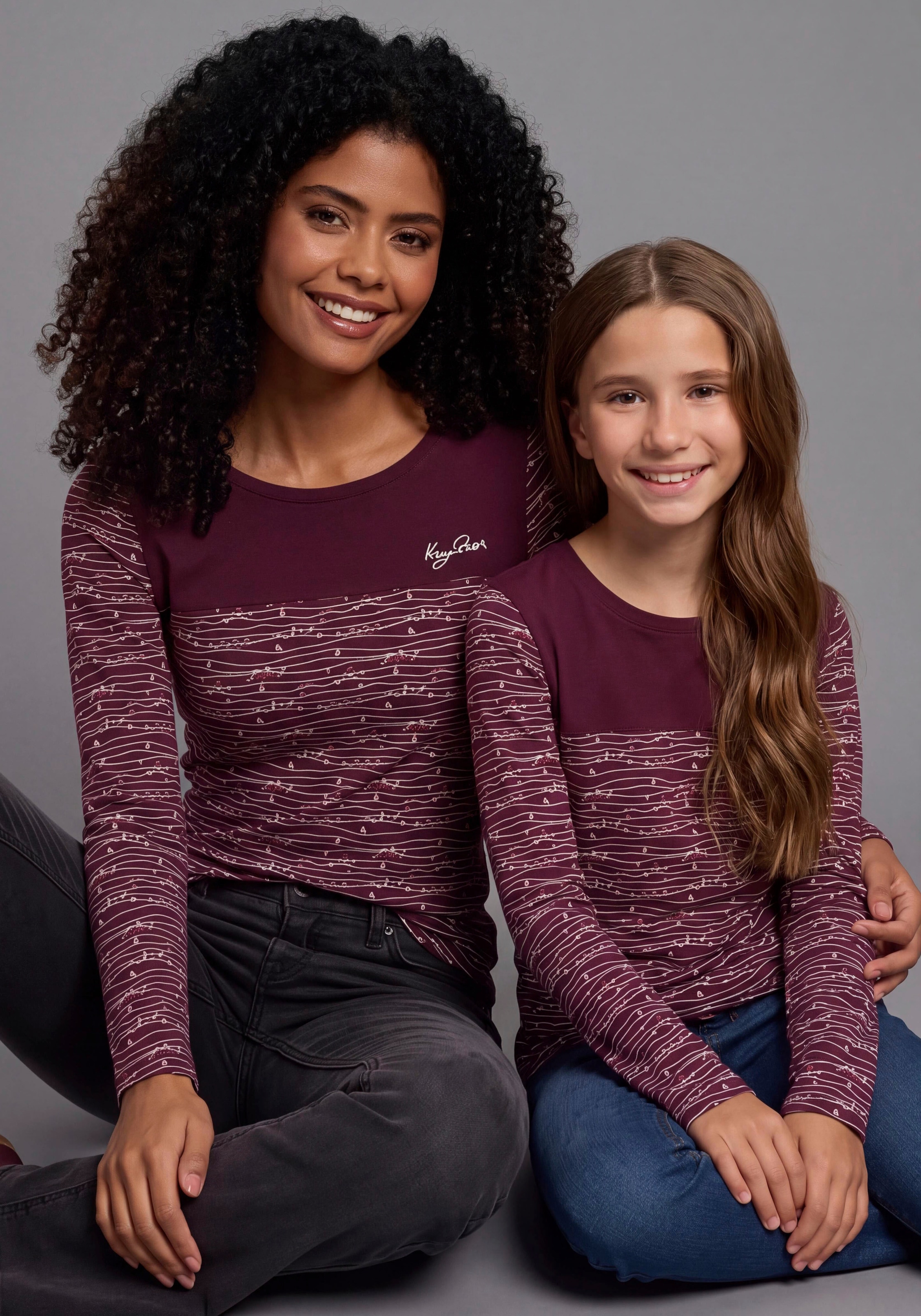 KangaROOS Langarmshirt mit Rundhals, hüftbedeckende Länge, figurbetonte Passform, Mini-Me