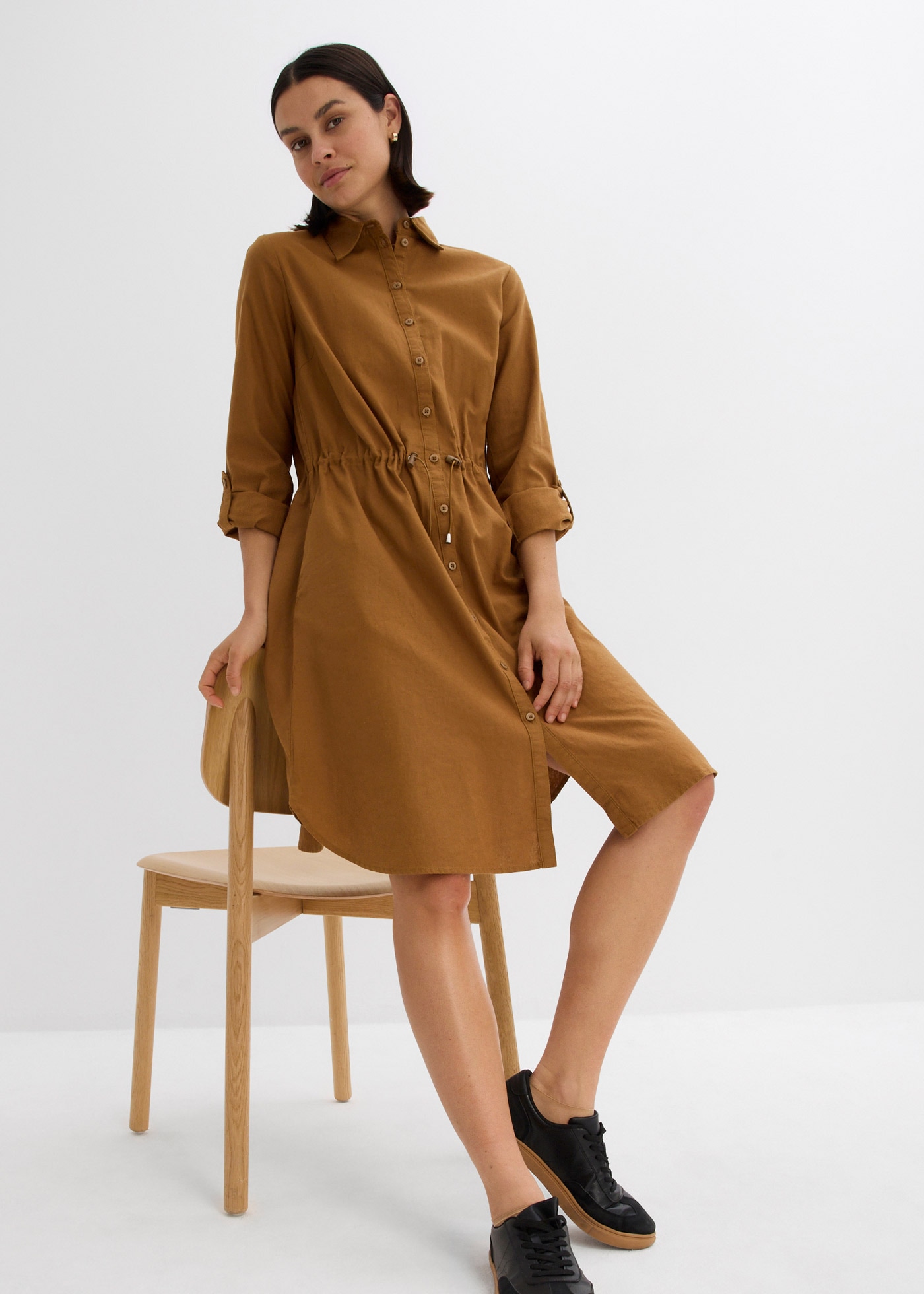 bonprix Robe midi »Hemdblusenkleid aus Leinen-Baumwoll-Mix« 1 tlg. pour un look décontracté, en mélange lin-coton, coupe trapèze, avec poches