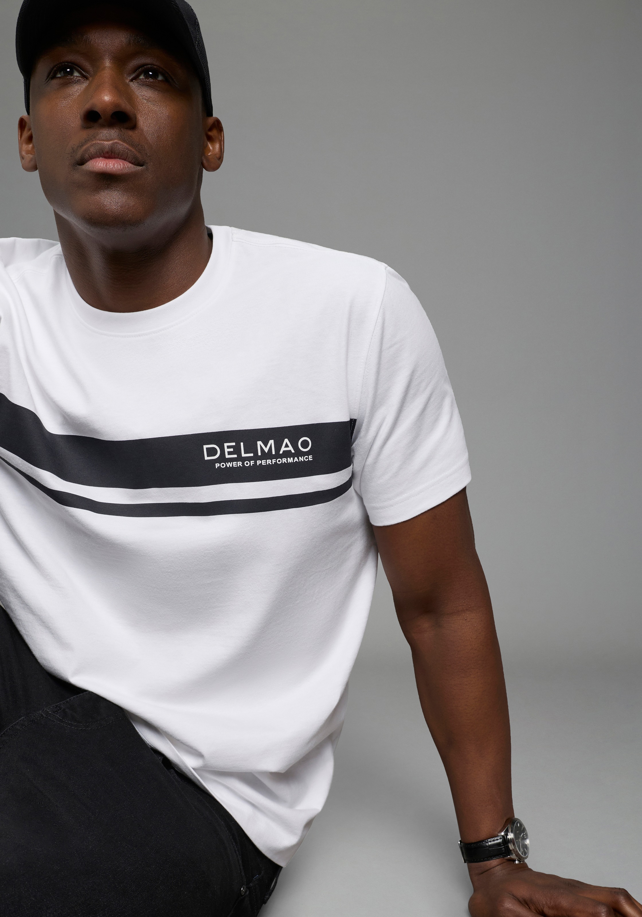 DELMAO Shirt à col rond »Neue Kollektion!« Kurzarm, mit Rundhalsausschnitt, normale Passform, Casual-Stil