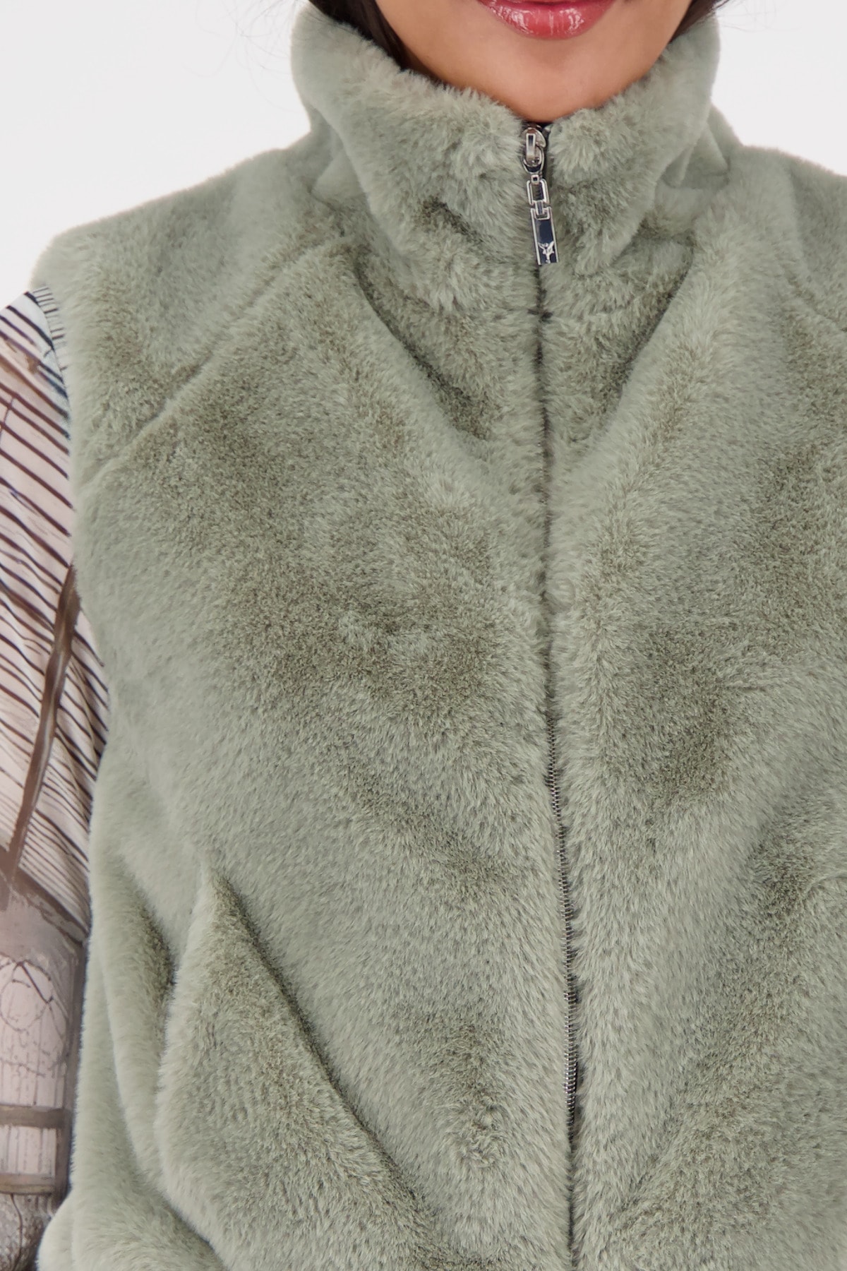 Monari Gilet en imitation fourrure »Weste fake fur« Regular fit, mit Rundhalsausschnitt