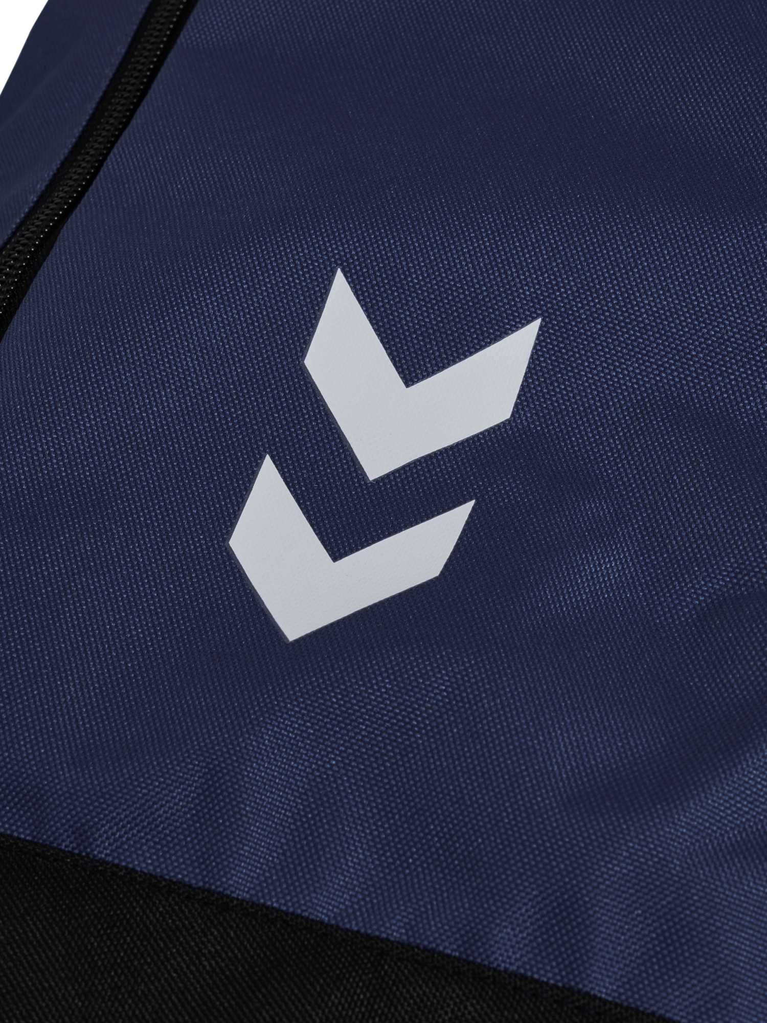 hummel »hmlCORE 2.0 BACK PACK« für Alltag und Sport, mit 27 Litern Volumen, aus gewebtem Polyester