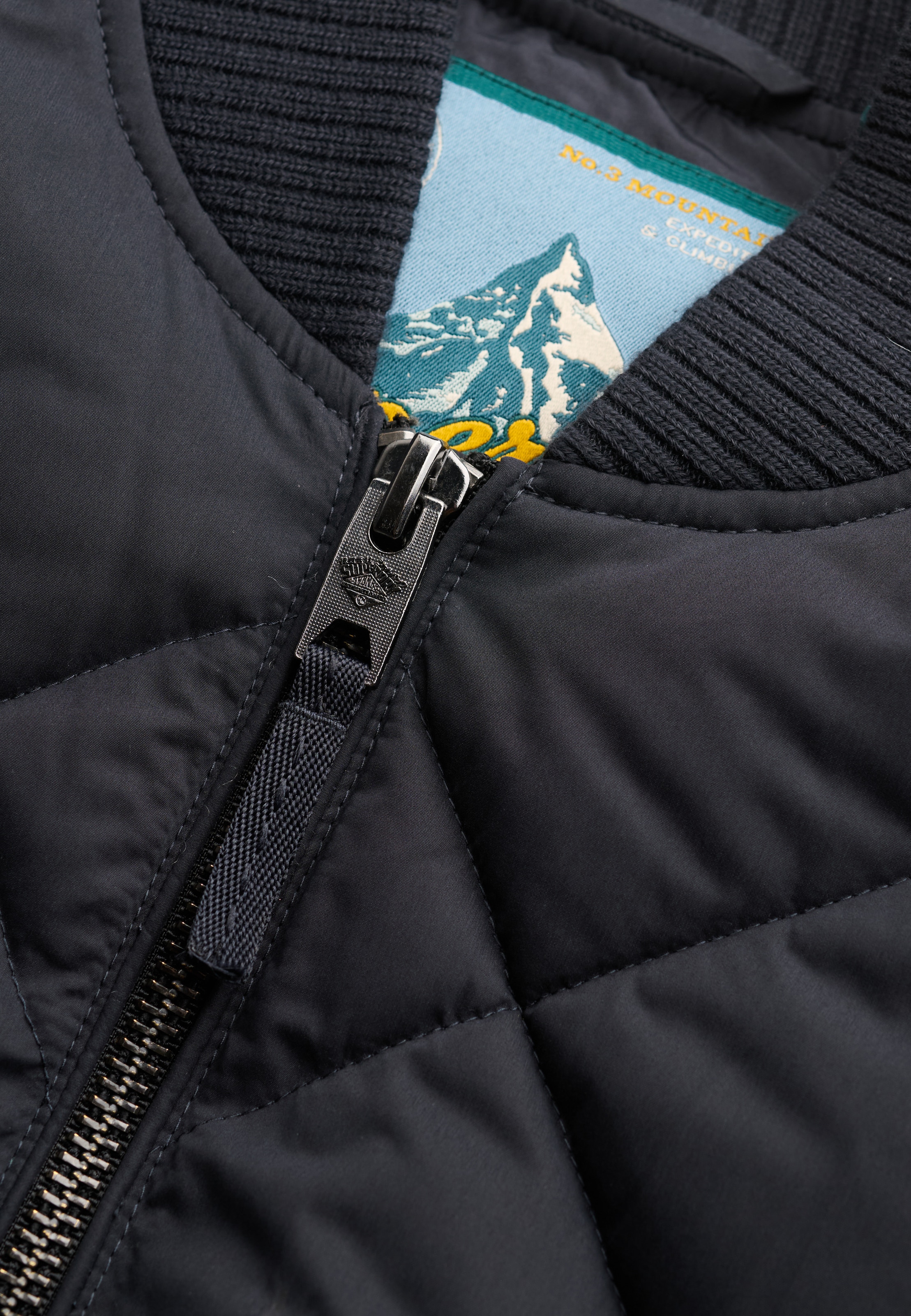 Superdry Veste matelassée »DIAMOND QUILT JACKET« Regular Fit, avec fermeture éclair, en polyester et fibre synthétique