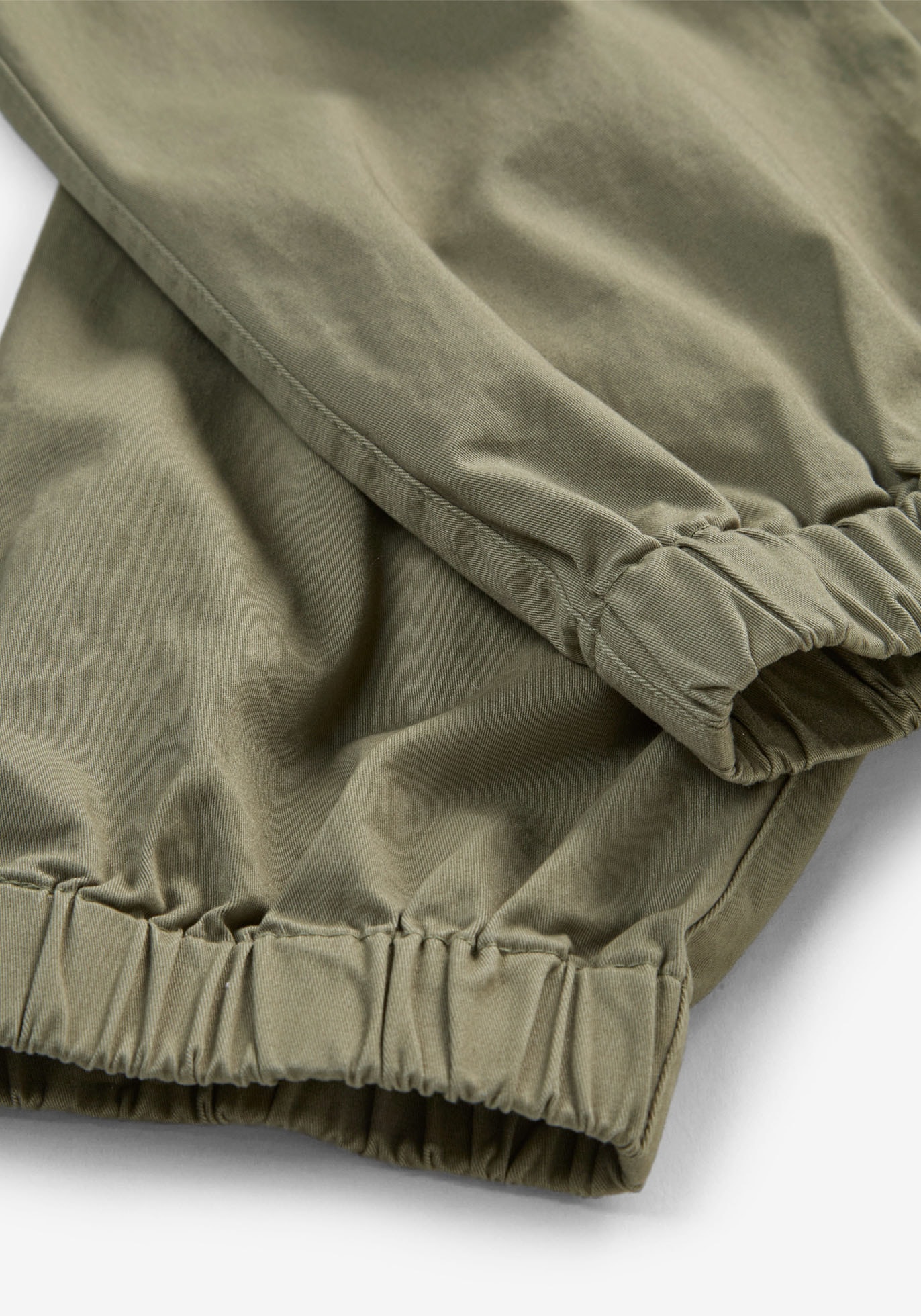 bonprix Pantalon cargo  aus Baumwolle mit Elasthan, lockere Passform, mit Bequembund