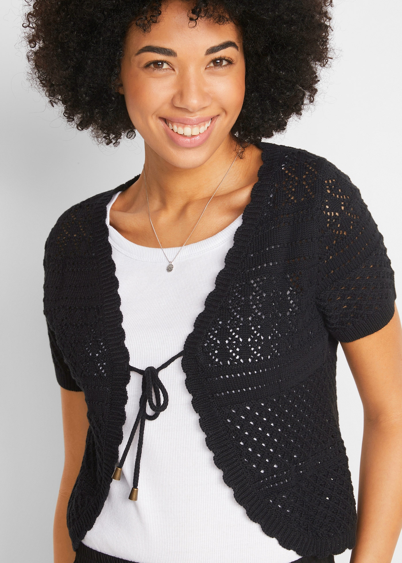 bonprix Bolero figurbetonte Slim fit Schnittform, feines Ajour-Strickmuster