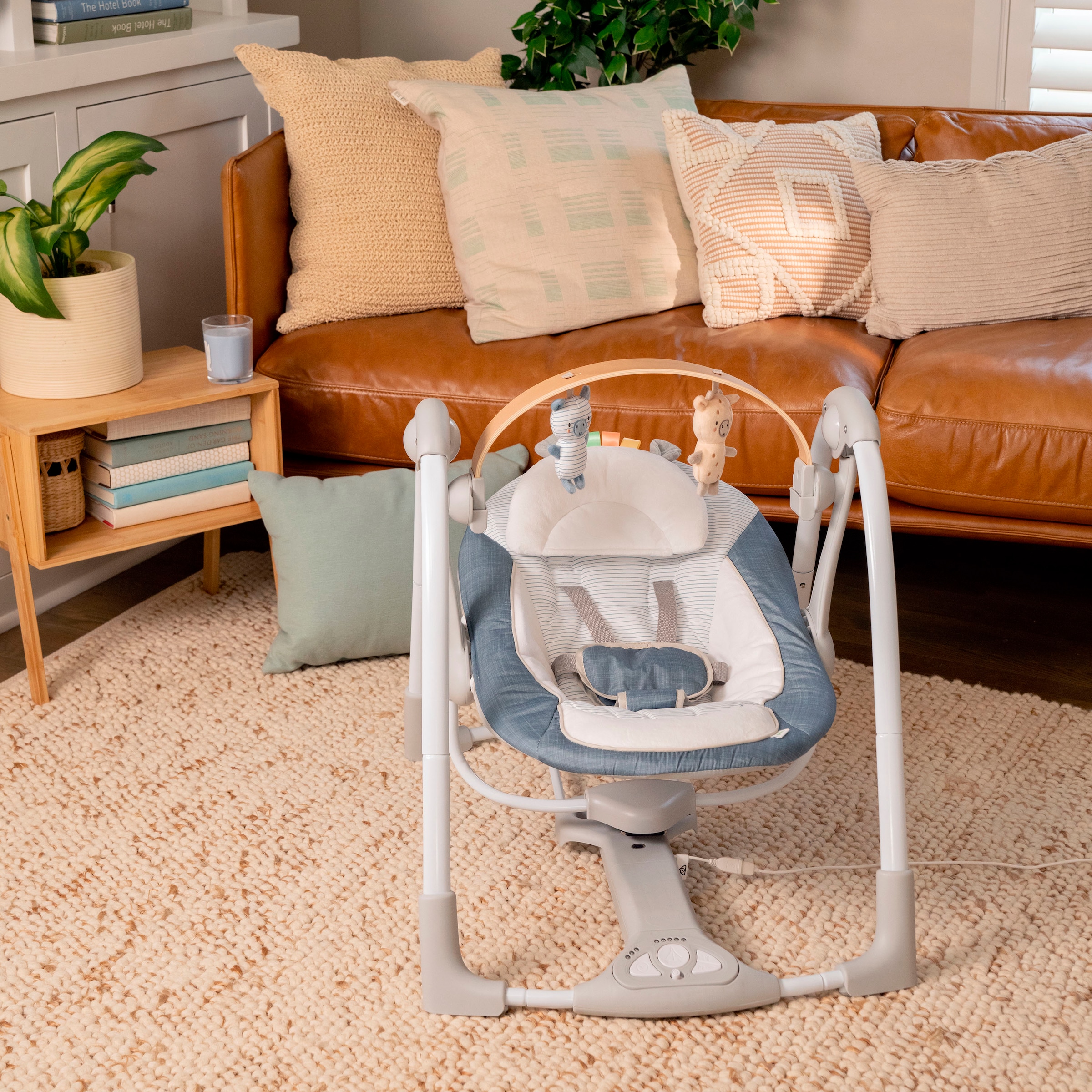 ingenuity Transat pour bébé »Swing 'n Go Portable Swing™ - Chambray« bis 9 kilos mit Melodien und Geräuschen