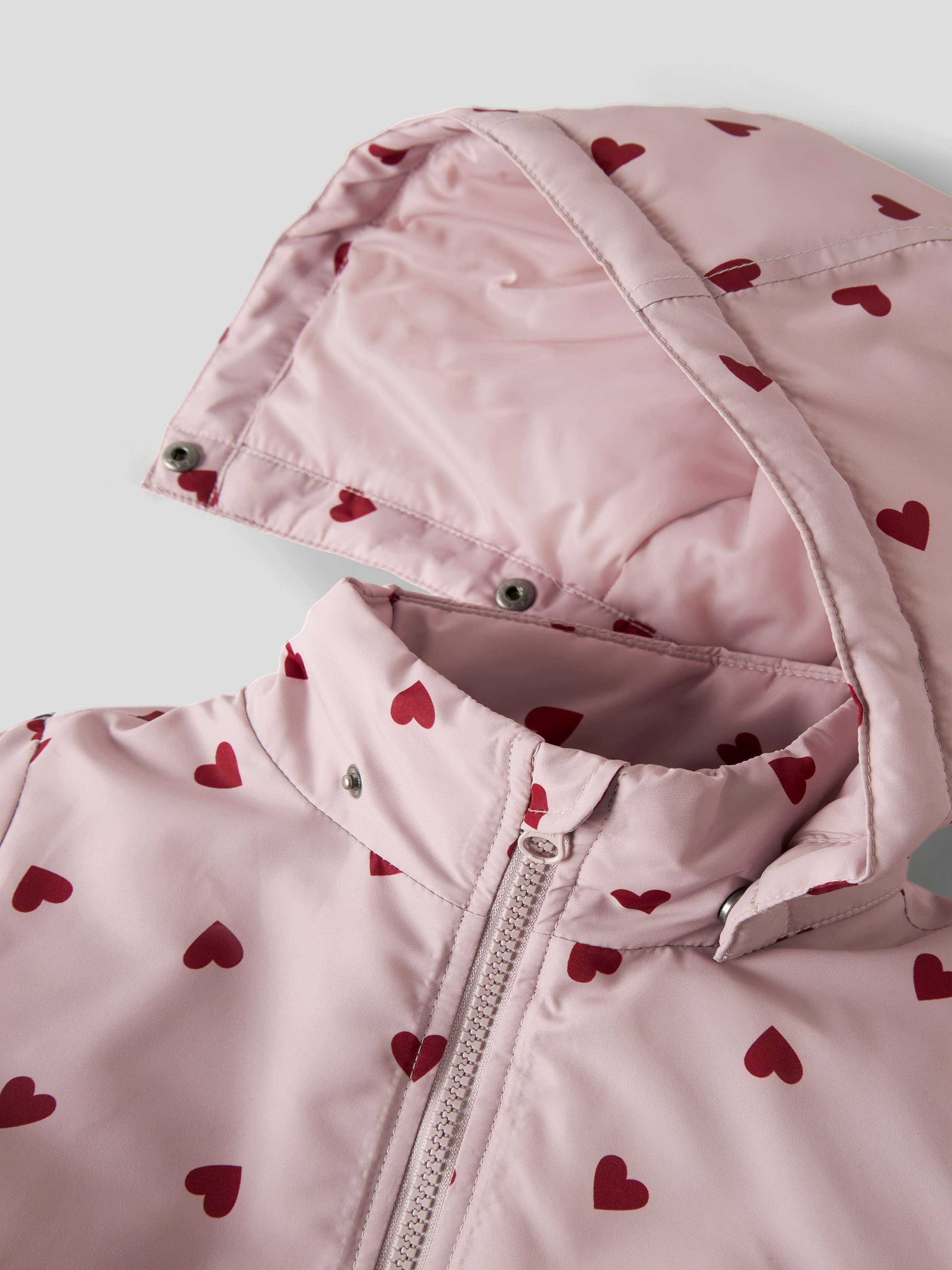 Name It Veste d'extérieur »NMFMAXI JACKET PA AOP NOOS« avec capuche Fibre synthétique, déperlant, détail réfléchissant
