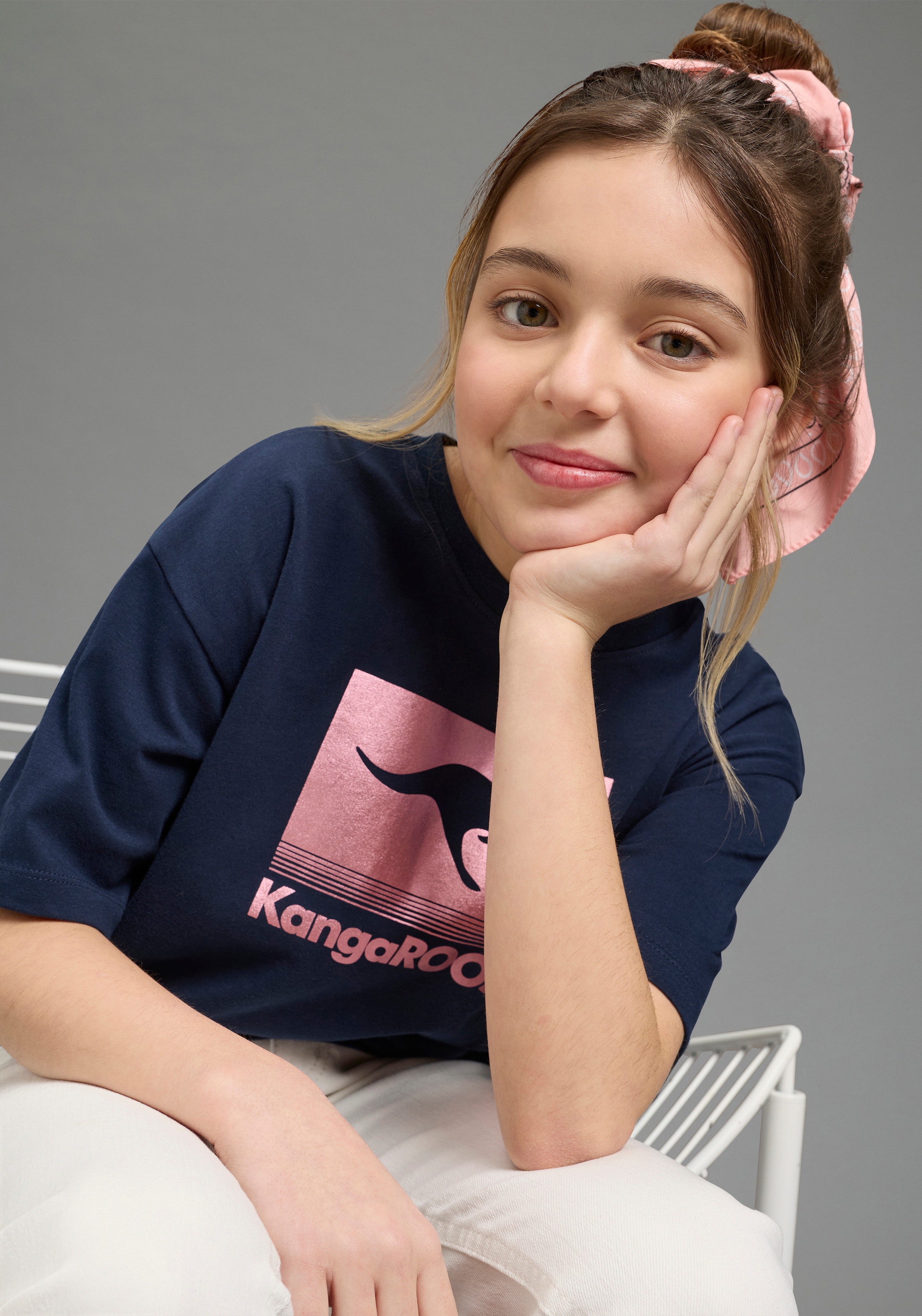 KangaROOS T-shirt »Kurze Form mit Folienprint für Mädchen« coupe confortable, manches courtes, avec imprimé tendance, en coton