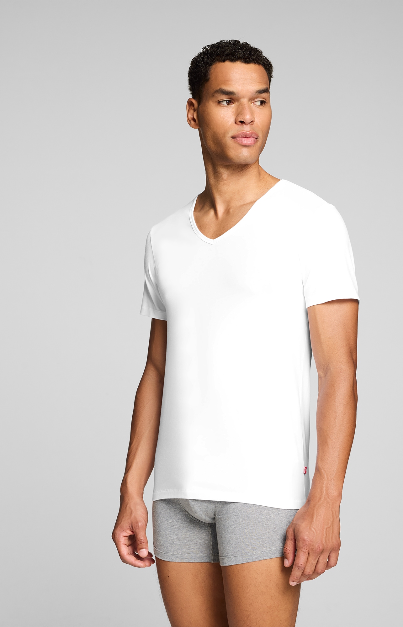 Levi's® T-shirt »LEVIS MEN V-NECK« 2er Pack,  mit V-Ausschnitt und kurzen Ärmeln