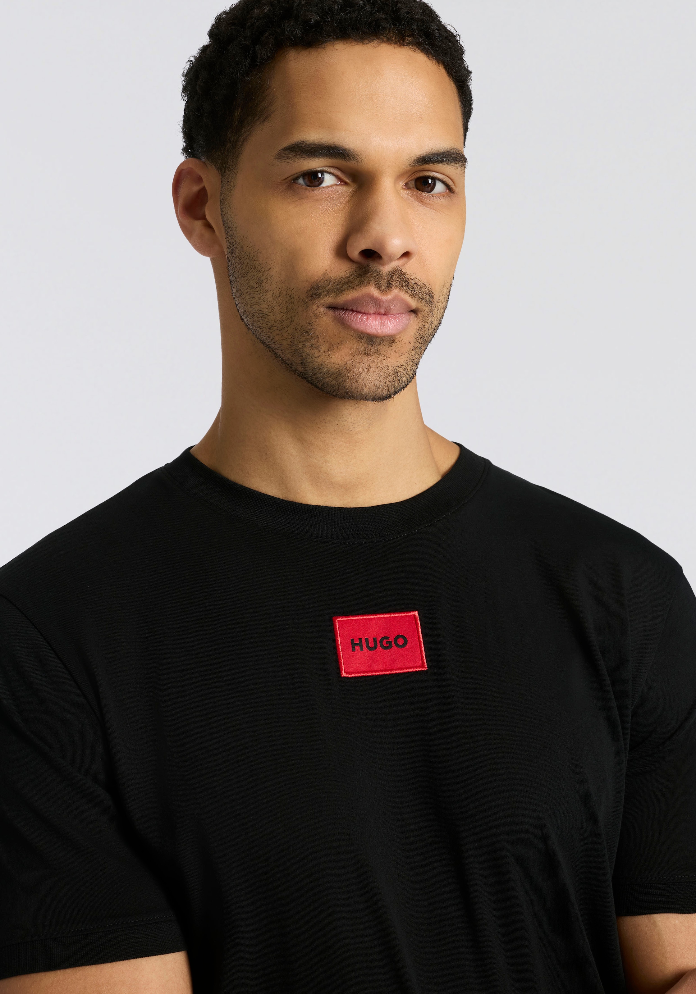 HUGO T-shirt »Diragolino« Rundhalsausschnitt, Regular Fit, Logo-Label