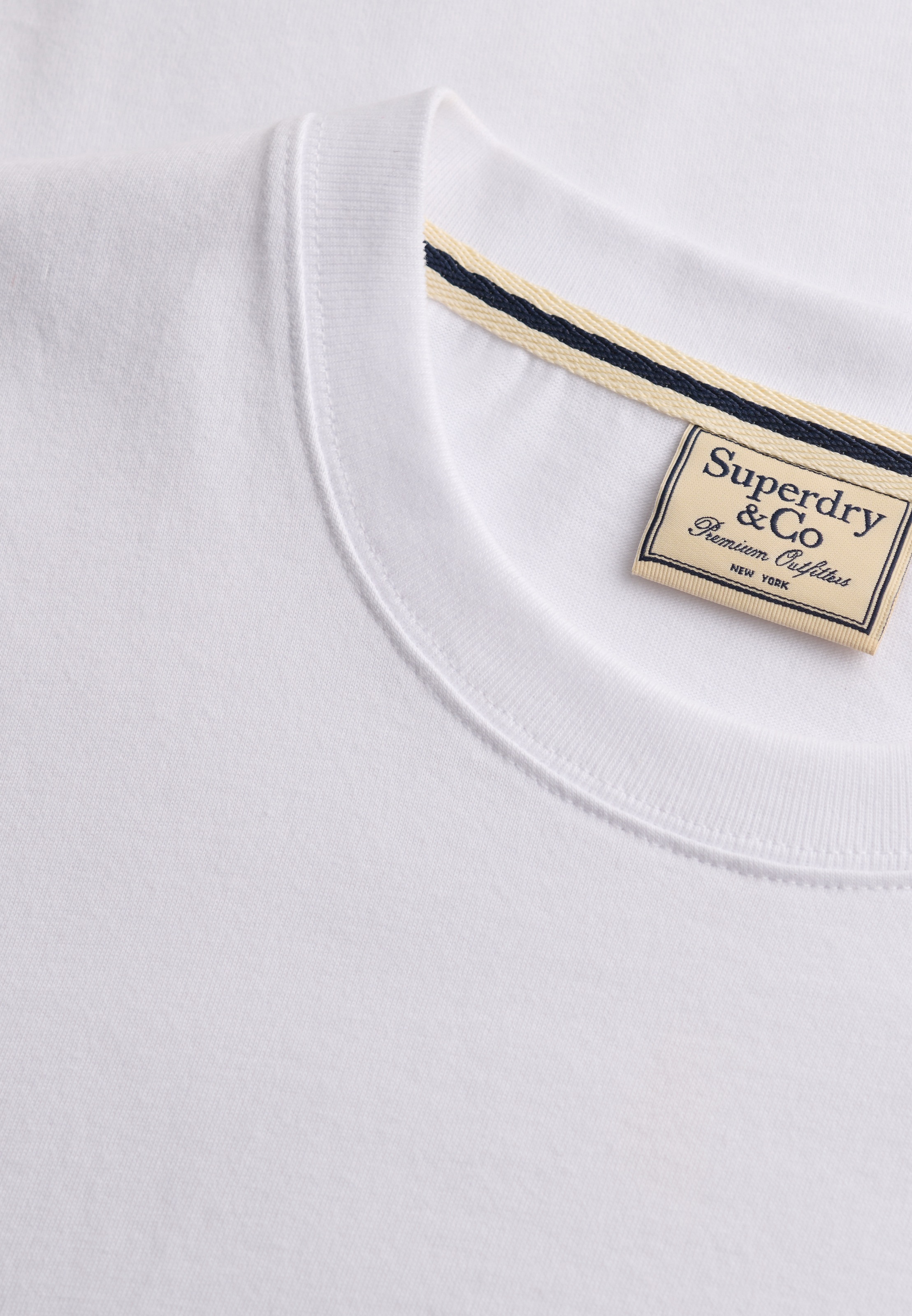 Superdry Shirt à col rond »ESSENTIAL SDCO LOGO EMB TEE« coton, coupe régulière