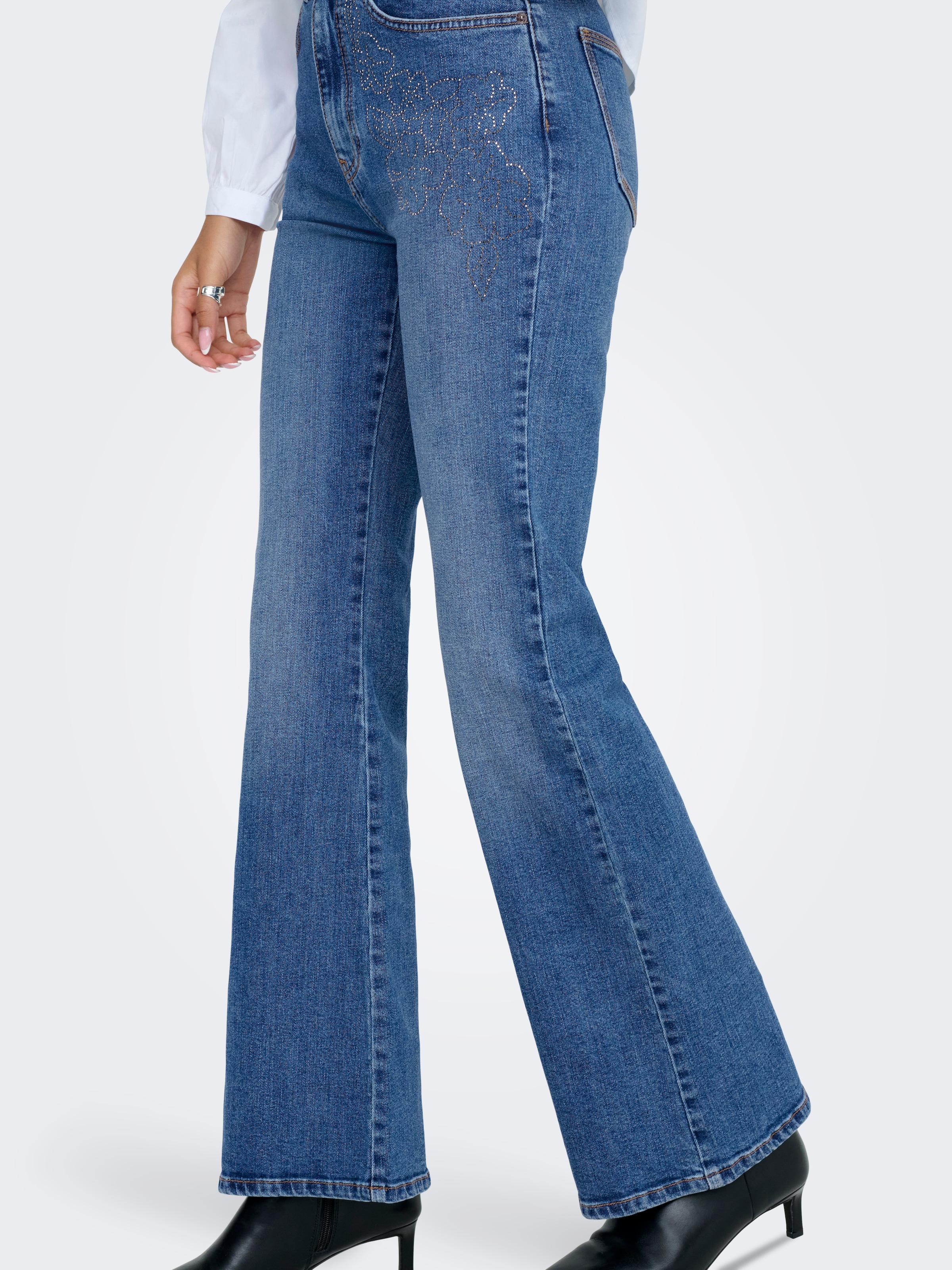 ONLY Bootcut-Jeans »ONLJUICY HW FLARE RHINESTONE DNM AZG« mit dezenter Verzierung