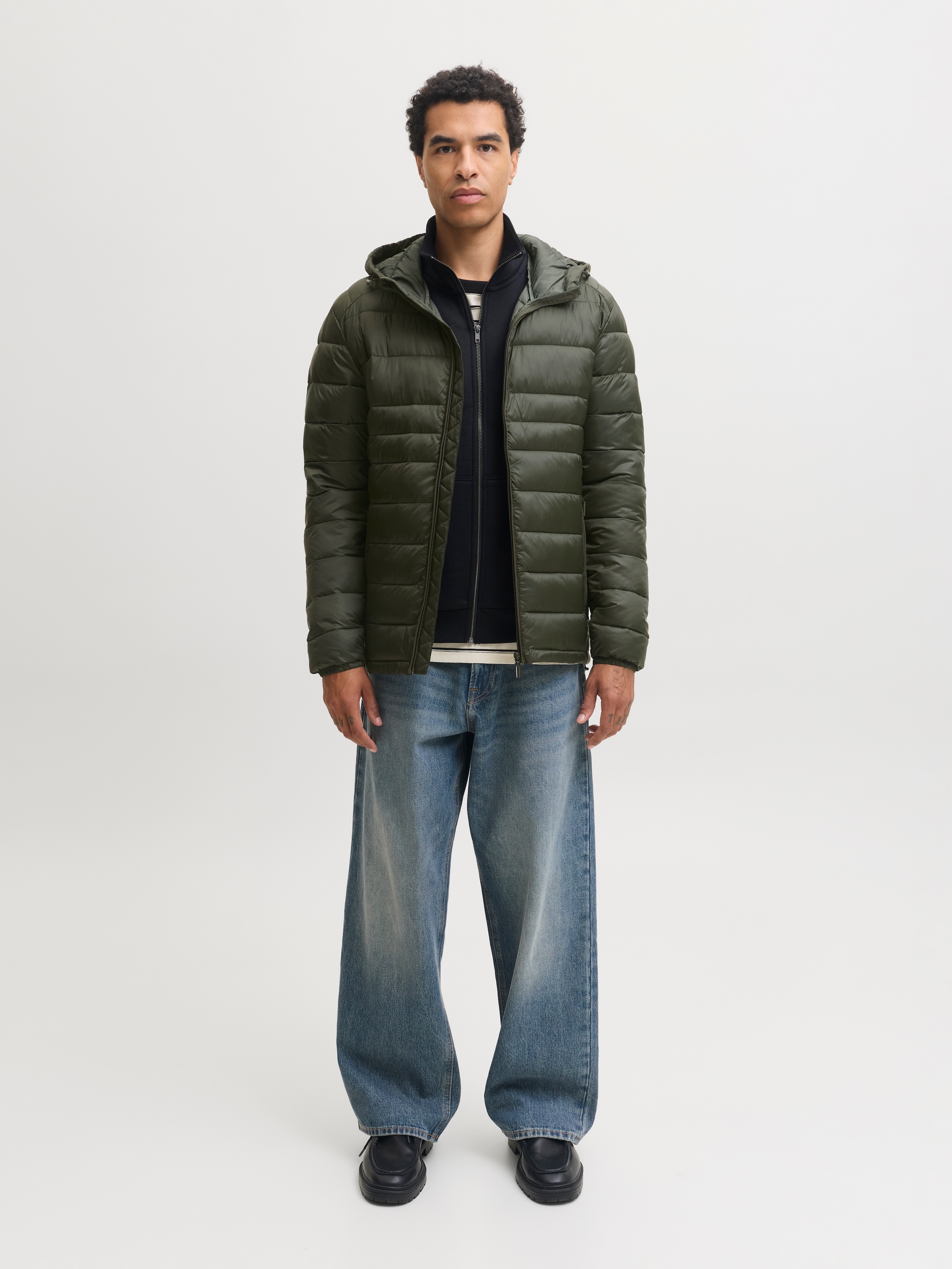 Jack & Jones Veste matelassée »JJEKINGSLEY LIGHT PUFFER HOOD NOOS« avec capuche Fibre synthétique, avec capuche