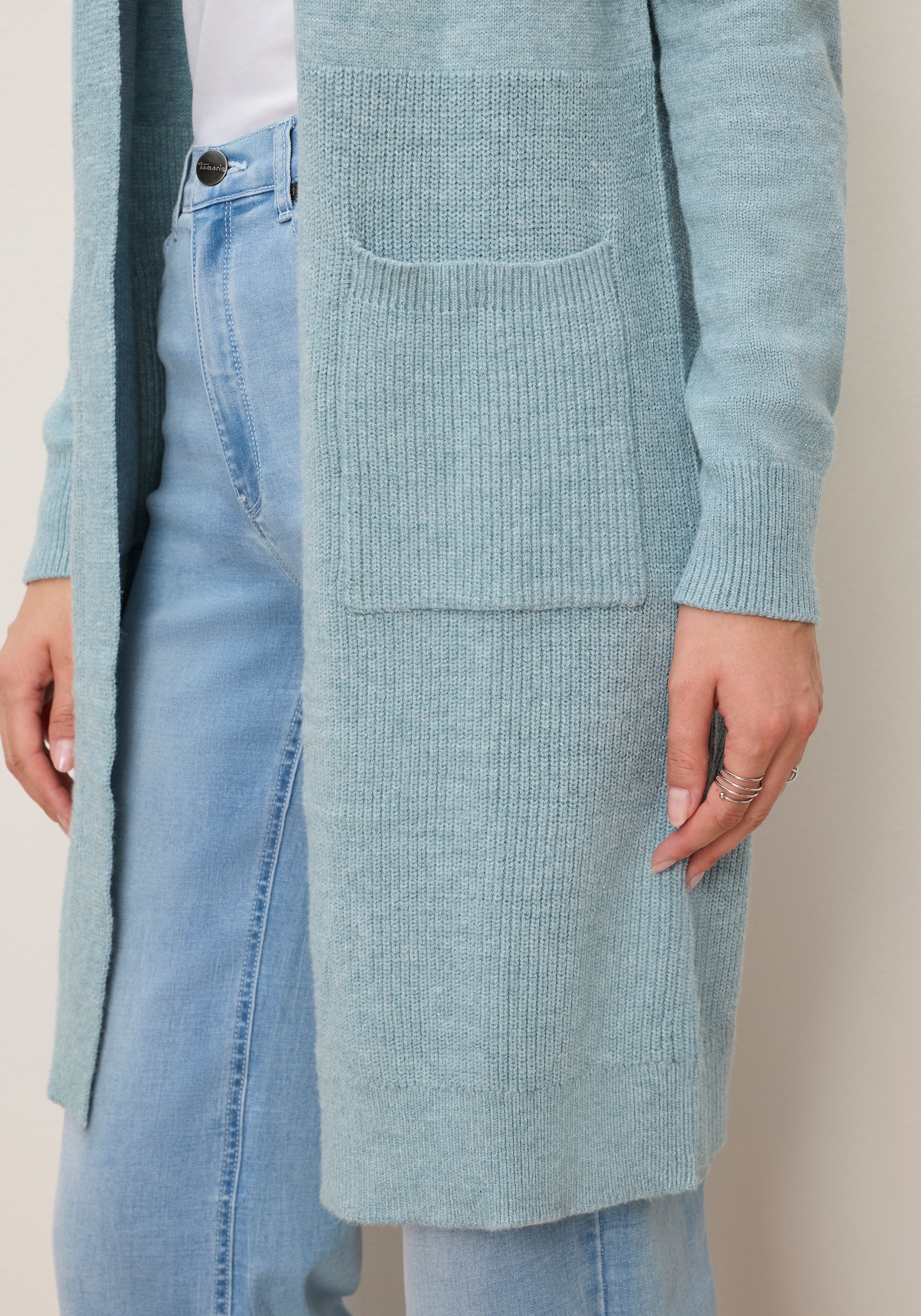 Tamaris Veste en tricot »mit Taschen, lässig geschnitten« en mélange de viscose doux