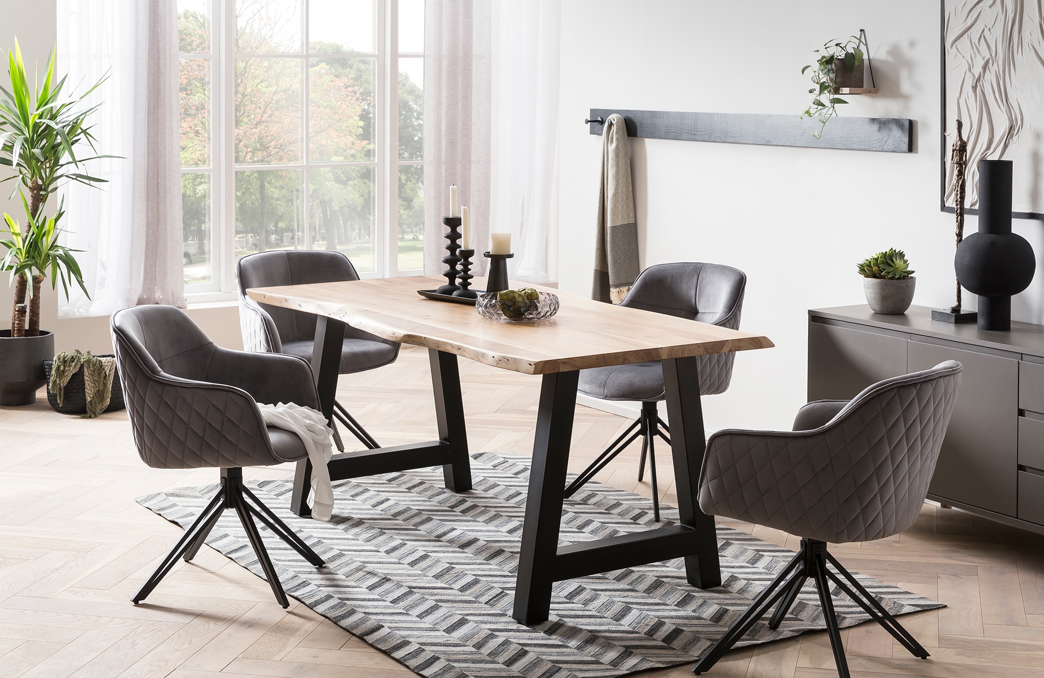 SalesFever Armlehnstuhl »Stilvoller Esszimmerstuhl« () mit 360° Drehfunktion