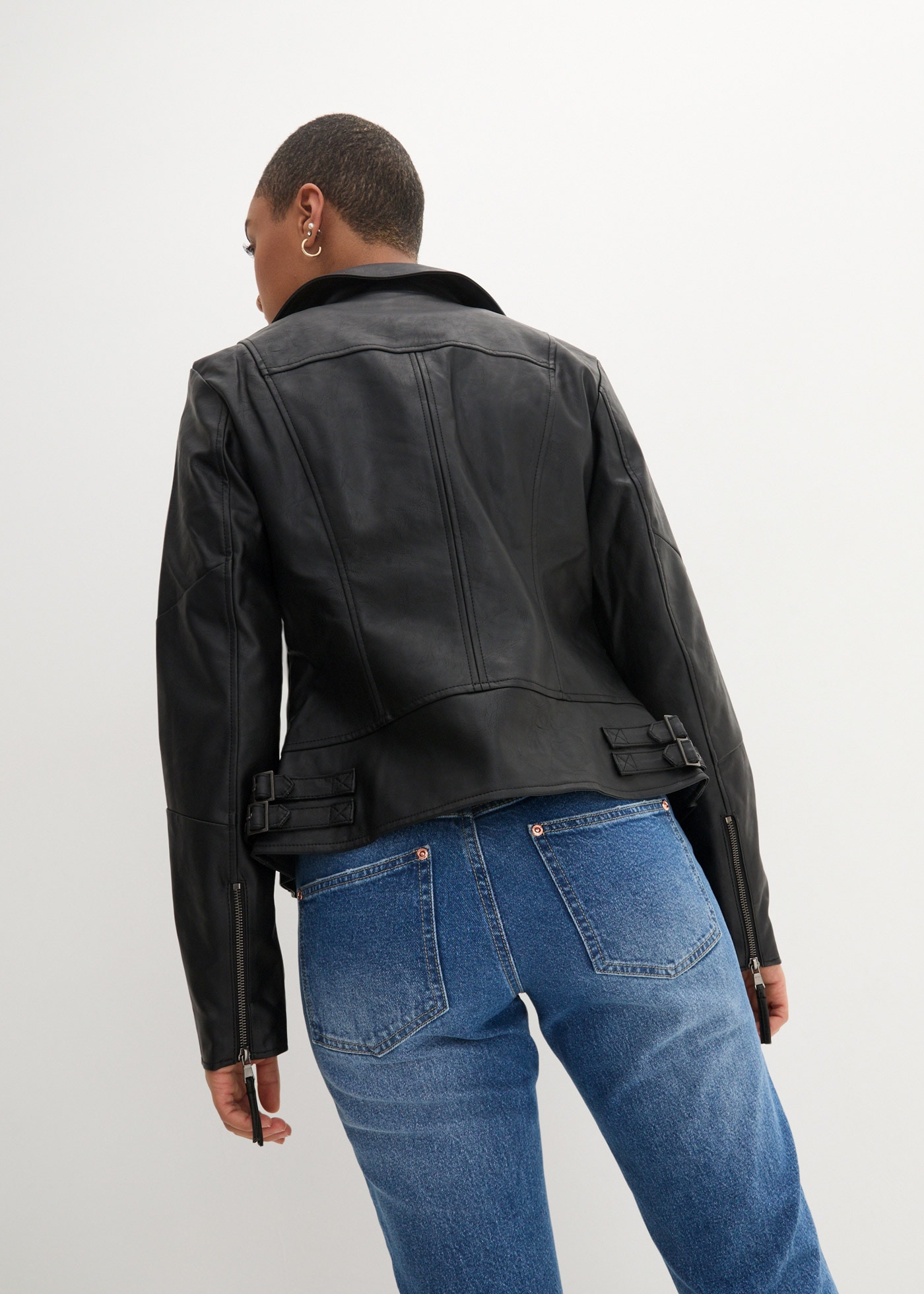 bonprix Veste en imitation cuir Lederimitat-Jacke im Bikerstil