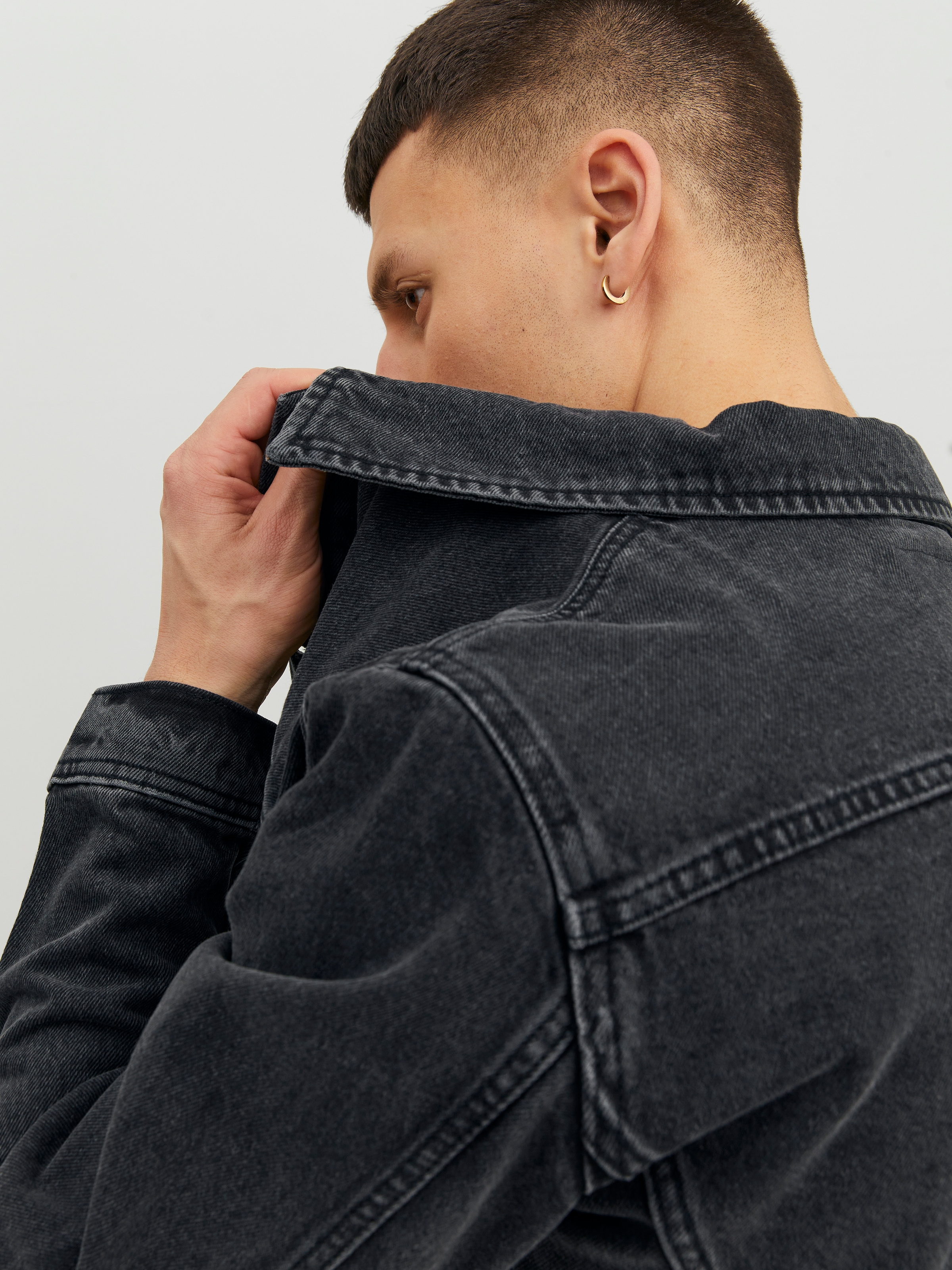 Jack & Jones Jeansjacke »JJIJEAN Jeansjacke mit Windschutz, stylisch und angenehm tragbar« Abriebeffekte, modisch, regular fit, Baumwolle