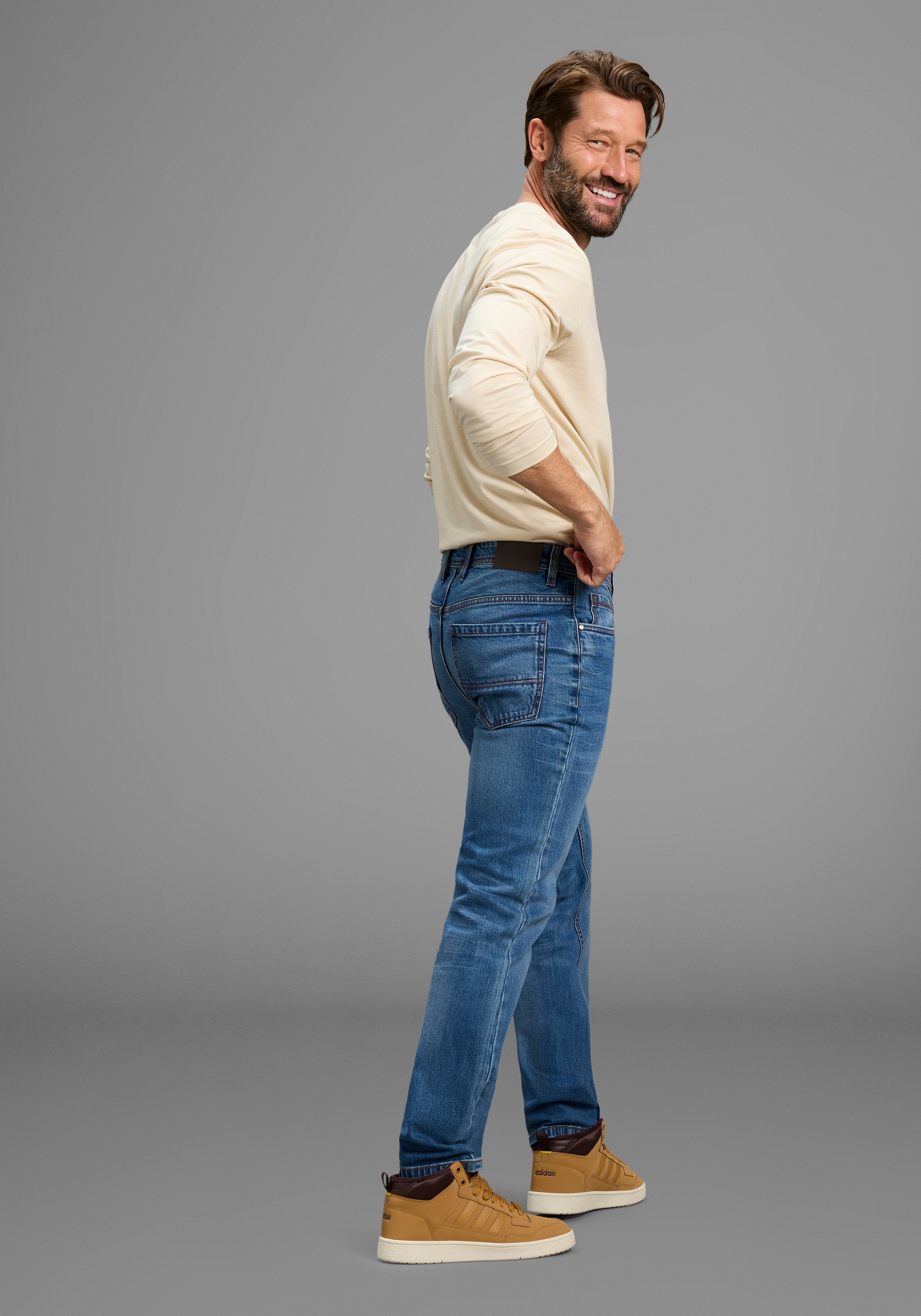 Arizona Jeans droit gerader Schnitt, mit Eingrifftaschen, Gesässtaschen und Coinpocket