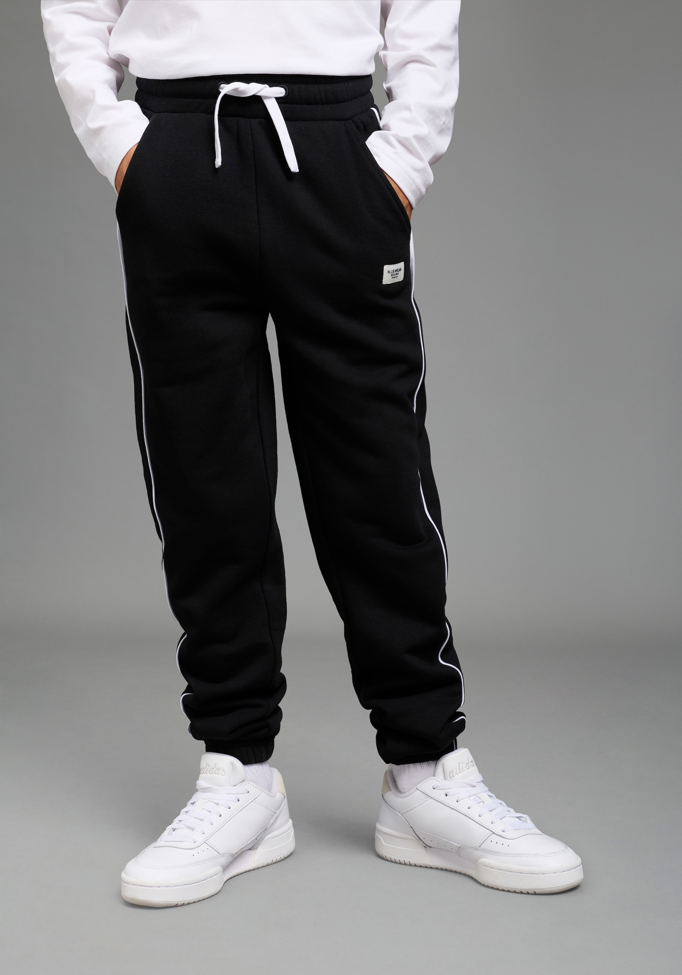 H.I.S Pantalon sweat »2er Packung Sweathosen mit Piping an der Seite«  coupe droite, avec élastique à l'ourlet