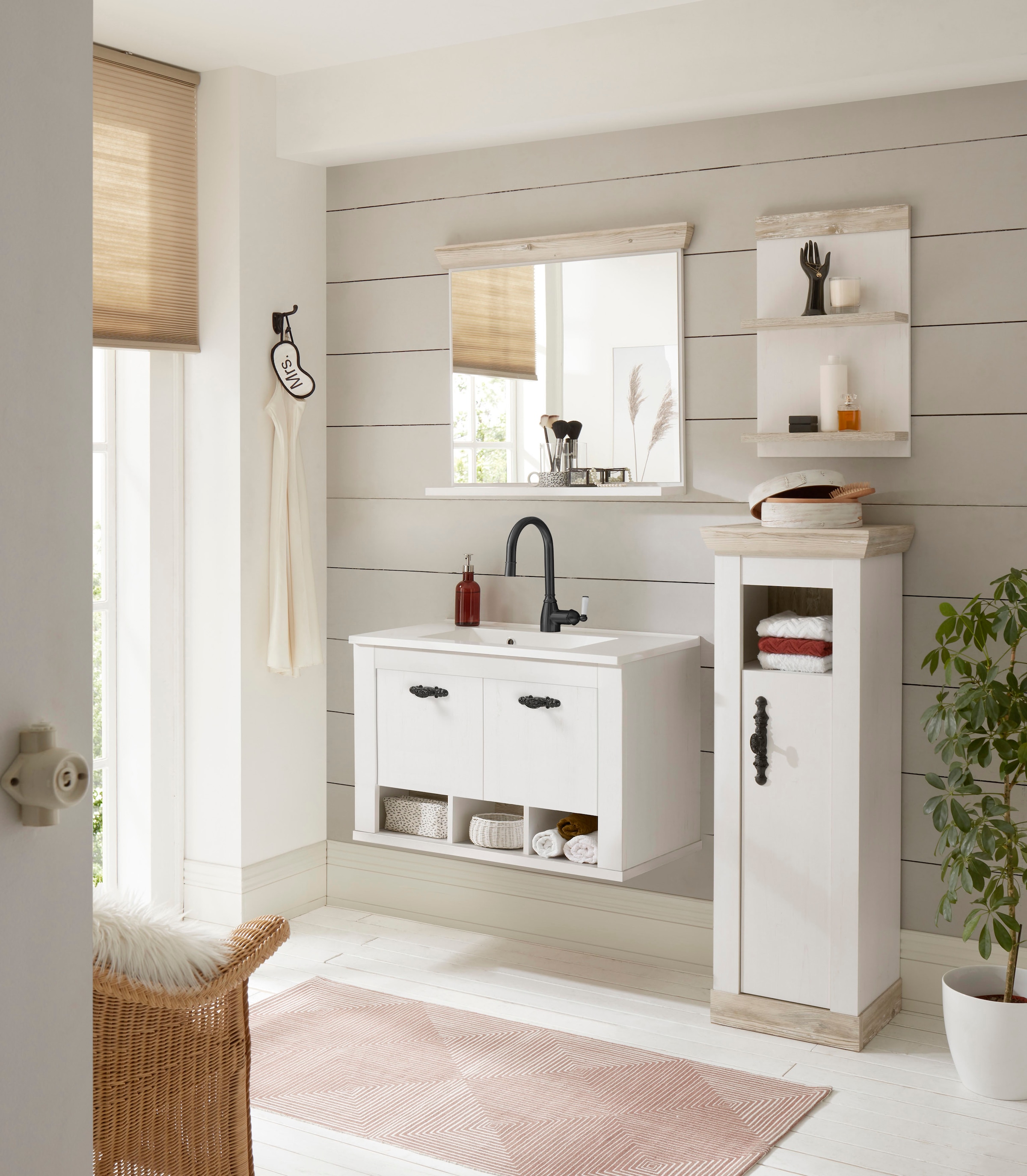 Home affaire Wandregal »Florenz, Badregal im Landhausstil« in Pinie Weiss, mit zwei Ablagefächern