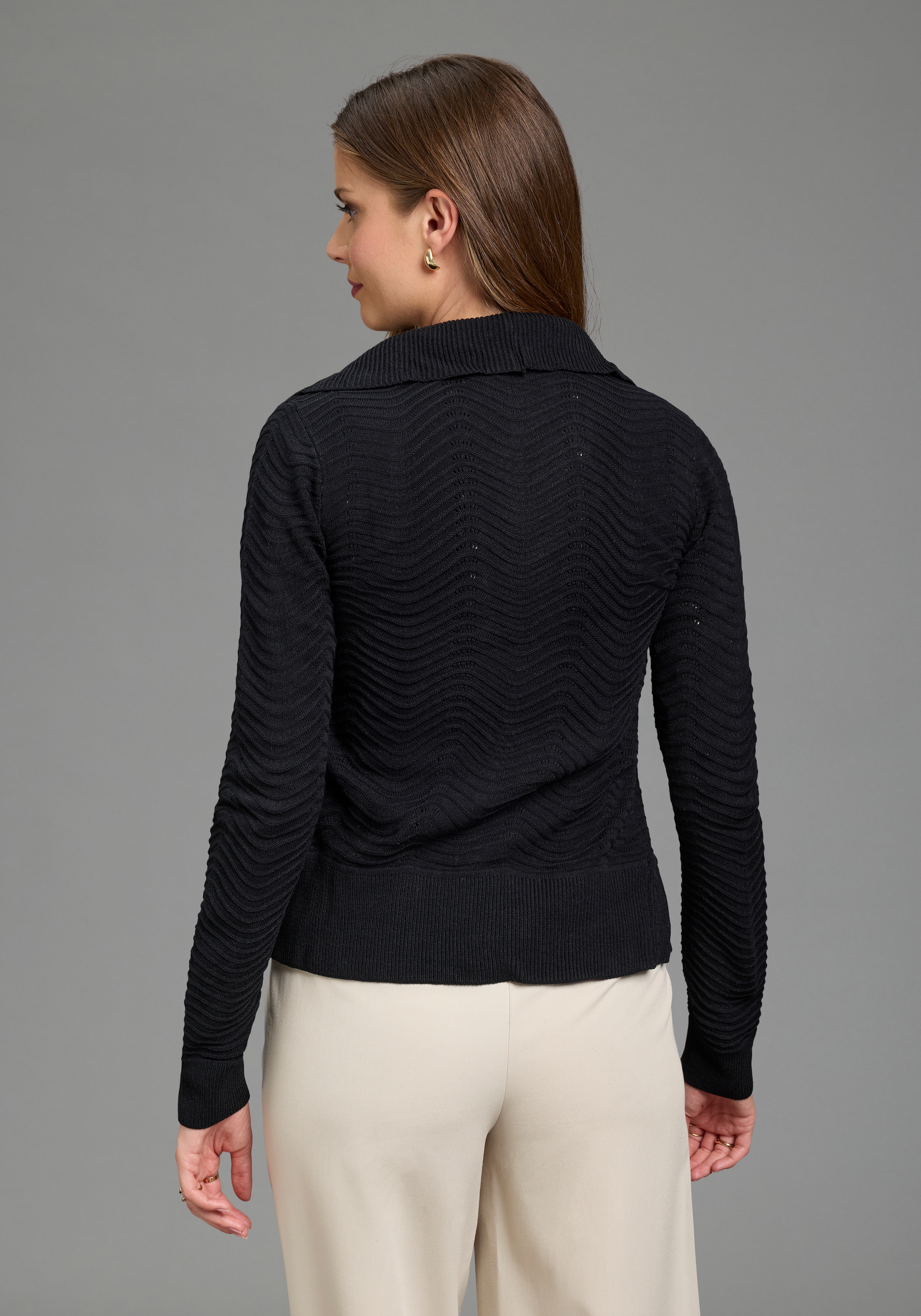 Laura Scott Veste en tricot ajouré »mit Ajourstrickmuster« en maille légère avec volants et lien