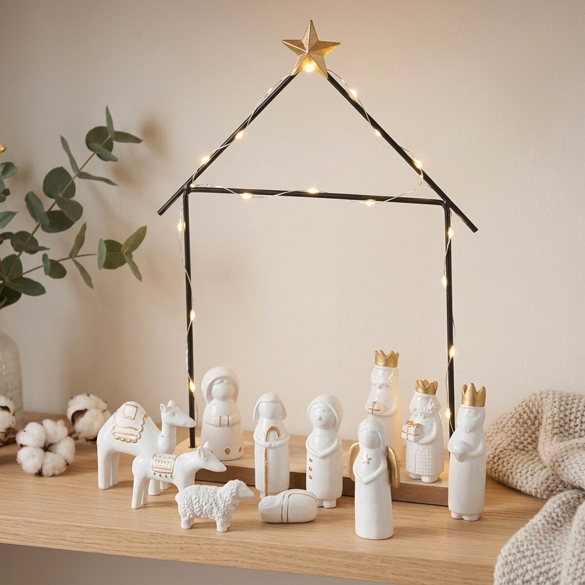 GOODproduct Crèche »1 Stück, 12 handgemalte Figuren, Elegante Schwarz-Weiss-Optik« Handgemalte Figuren mit liebevollen Details, Höhe 32 cm